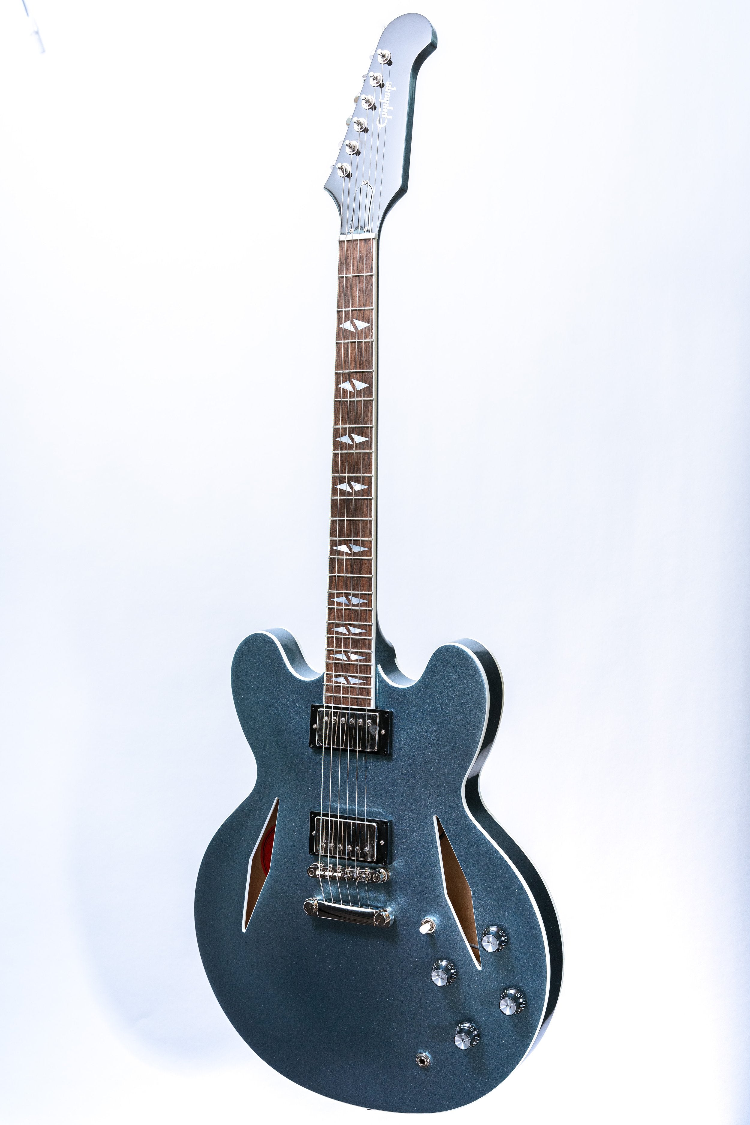 Epiphone Dave Grohl Signature DG-335 in Pelham Blue