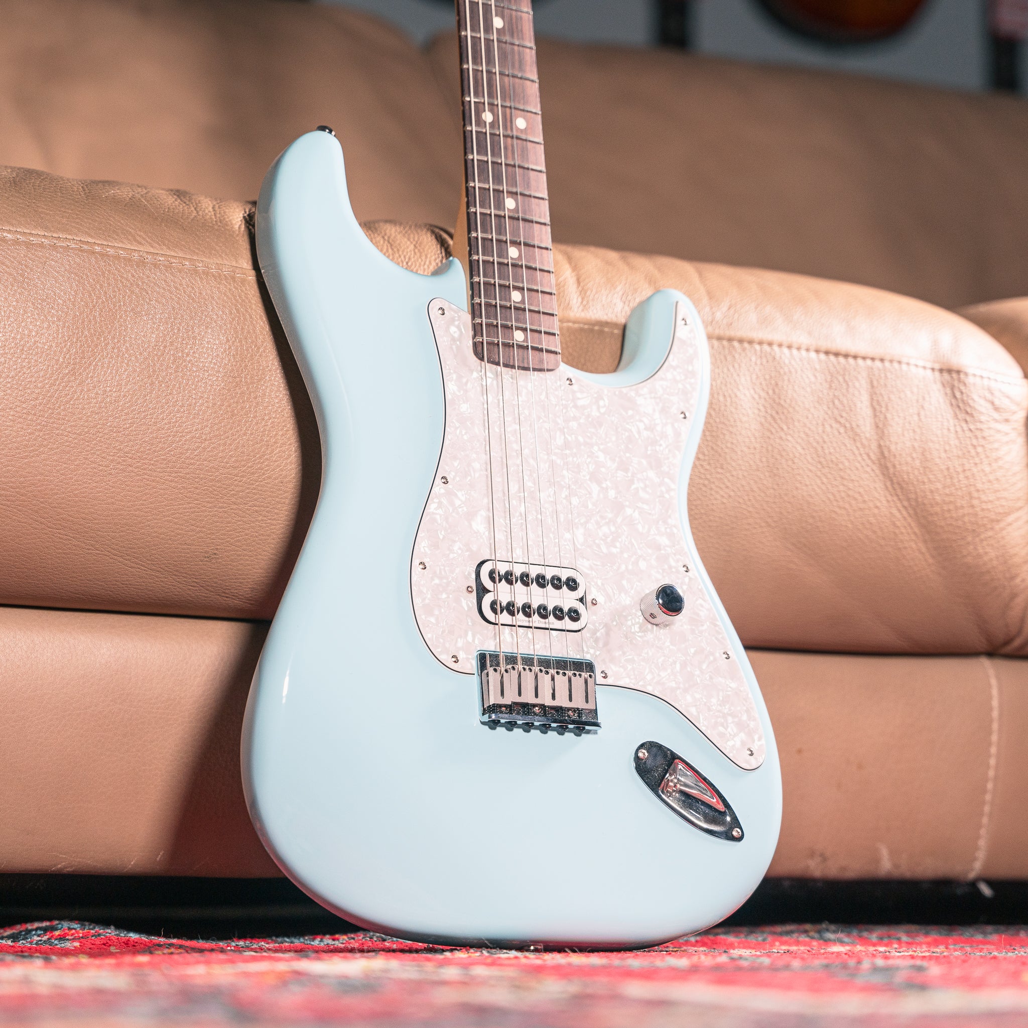 Fender Tom Delonge Stratocaster in Daphne Blue Pre-Owned – Lidgett 
