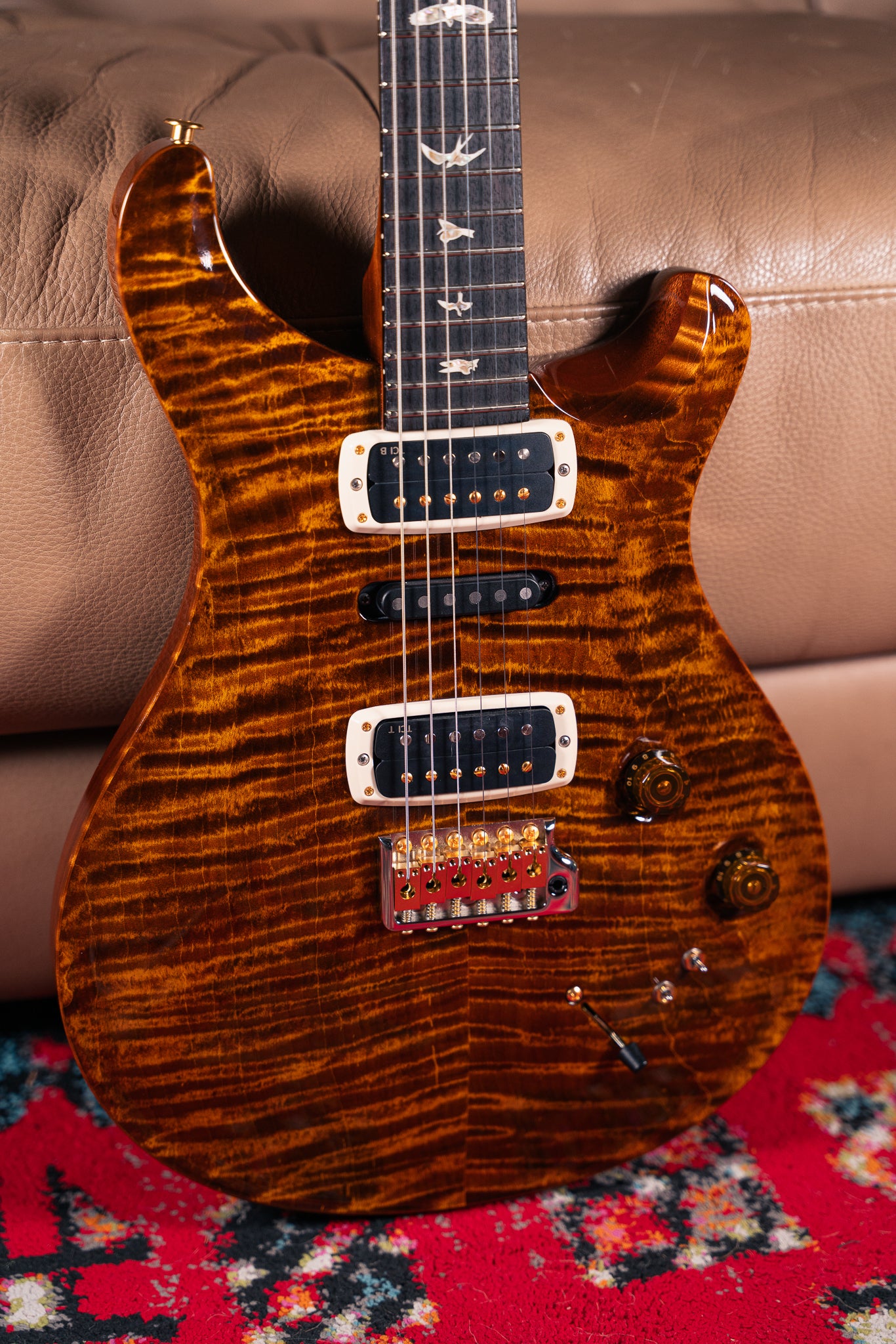 PRS Modern Eagle V 10-Top in Black Gold