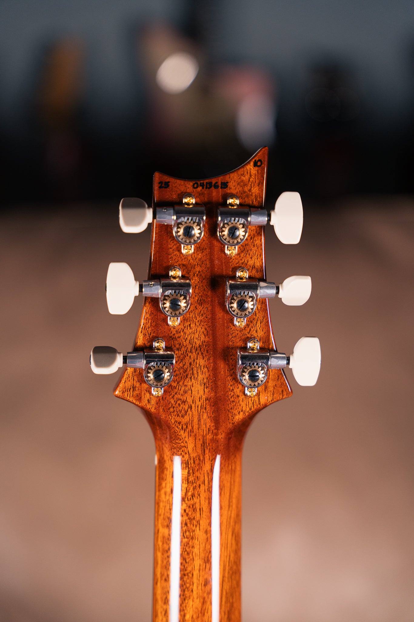 PRS Modern Eagle V 10-Top in Black Gold