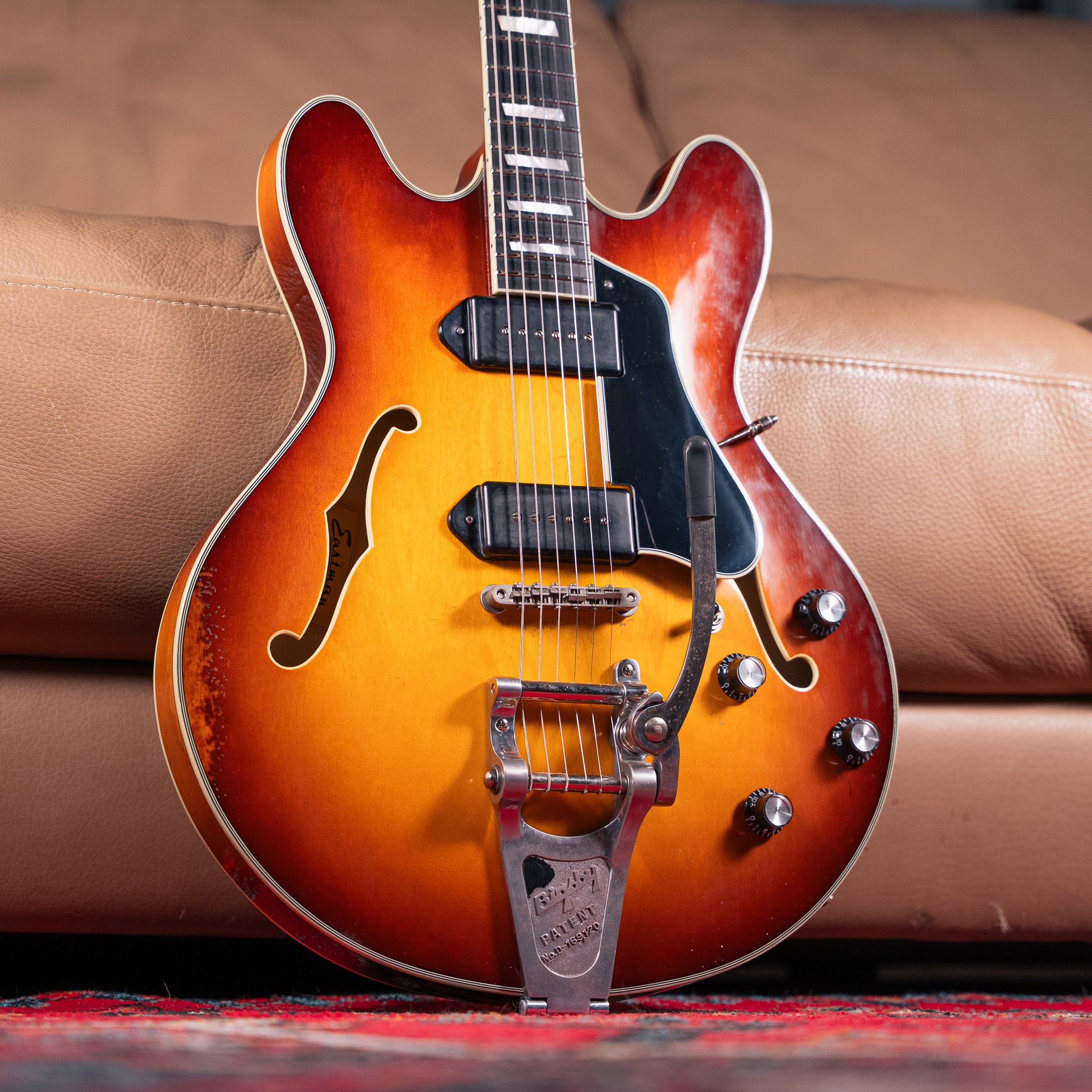 Eastman T64/v in Antique Goldburst – Lidgett Music