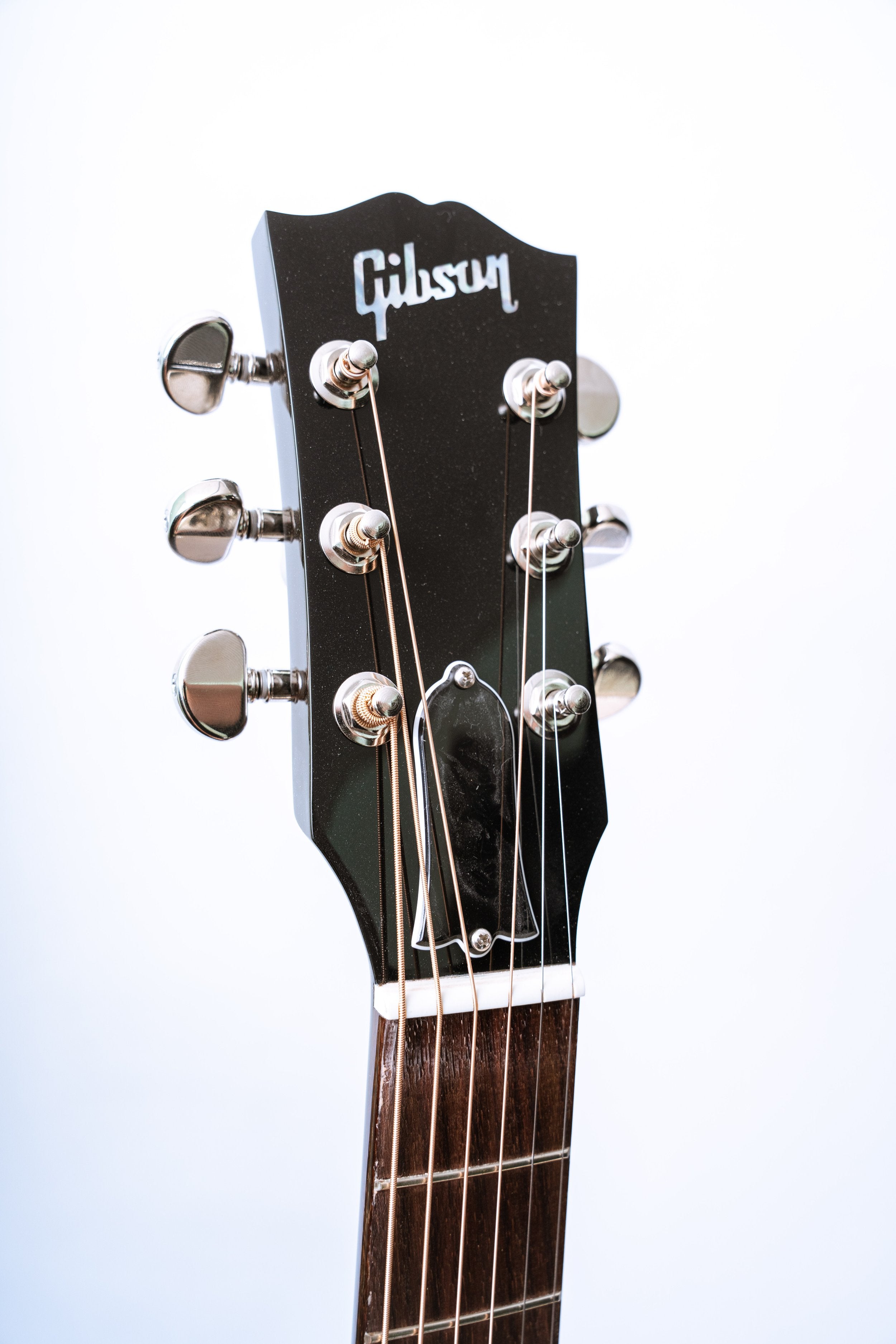 Gibson J-45 Standard in Vintage Sunburst