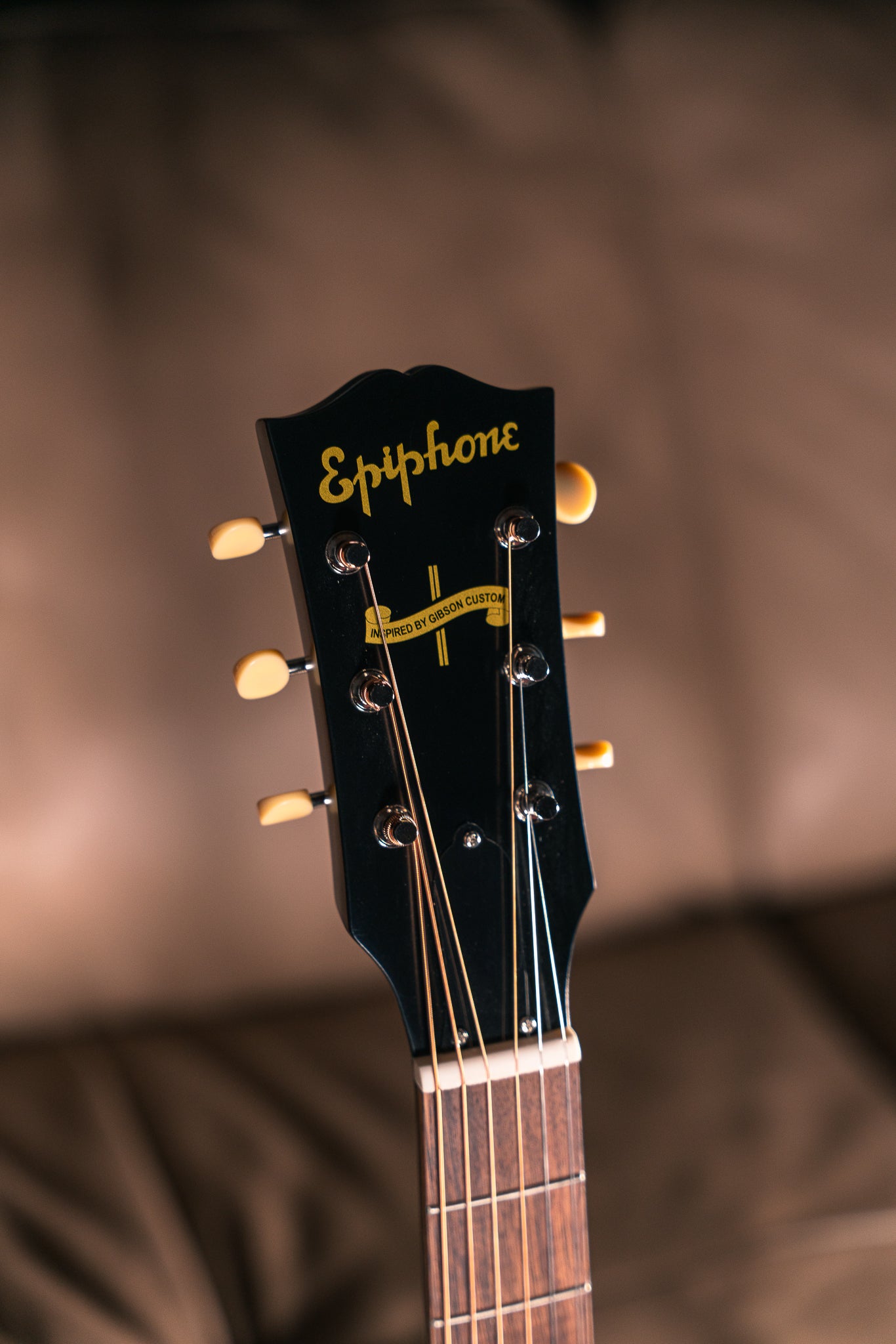 Epiphone Inspired by Gibson Custom '42 Banner J-45 in Vintage Sunburst