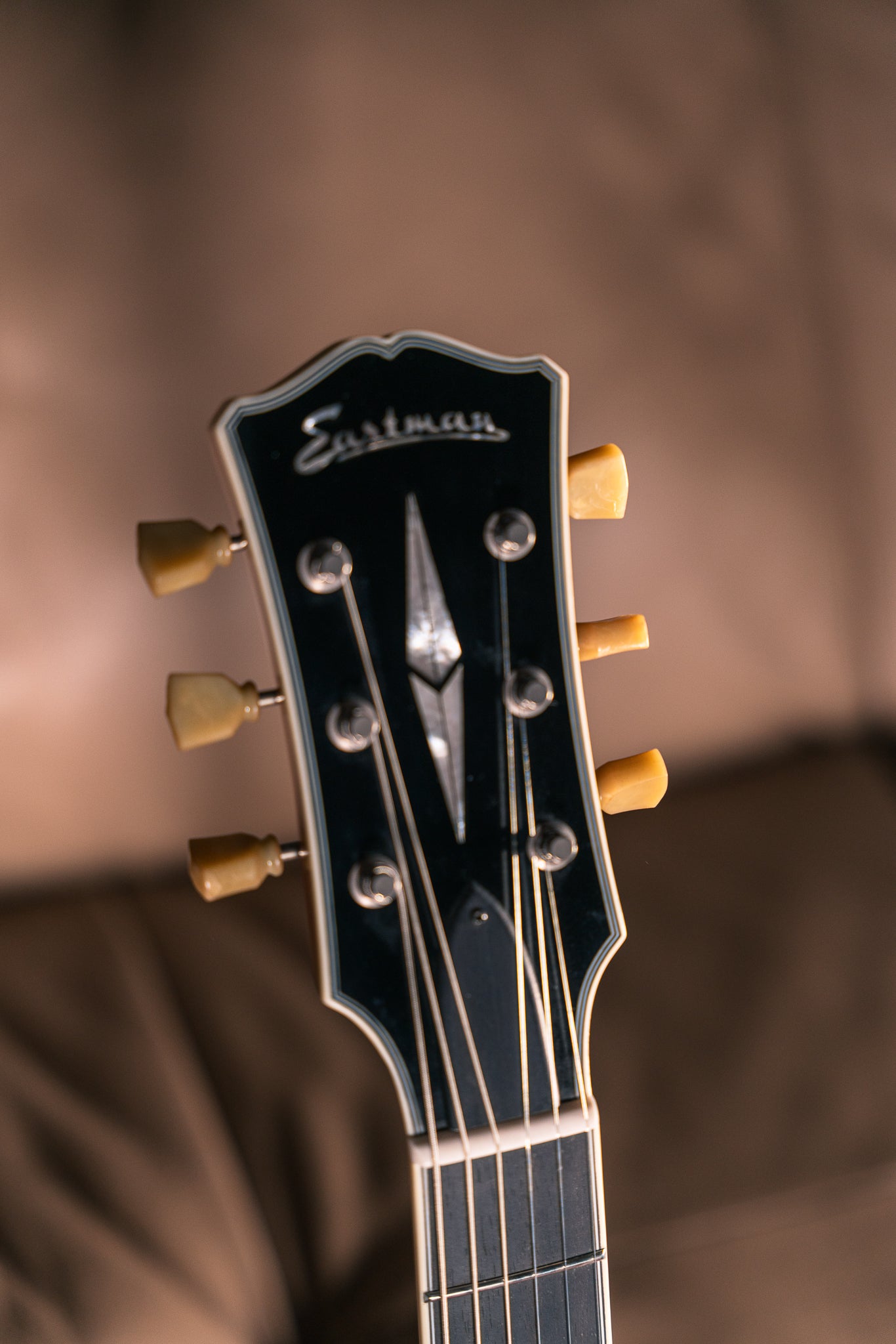 Eastman SB54/TV LTD in Vintage Gold