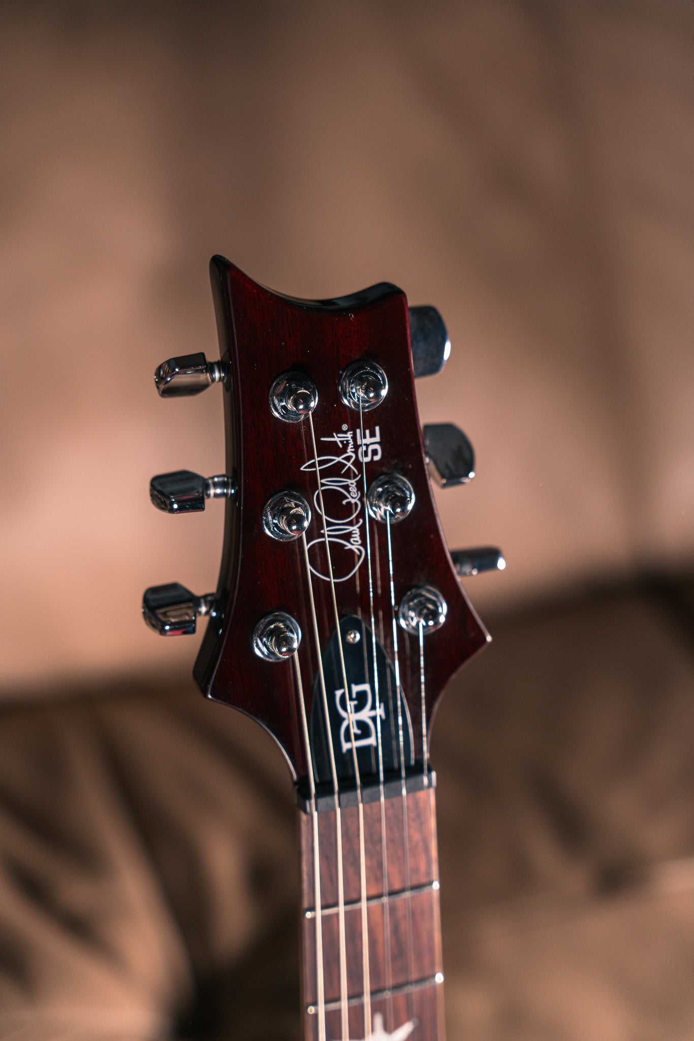 PRS SE DGT in McCarty Tobacco Sunburst