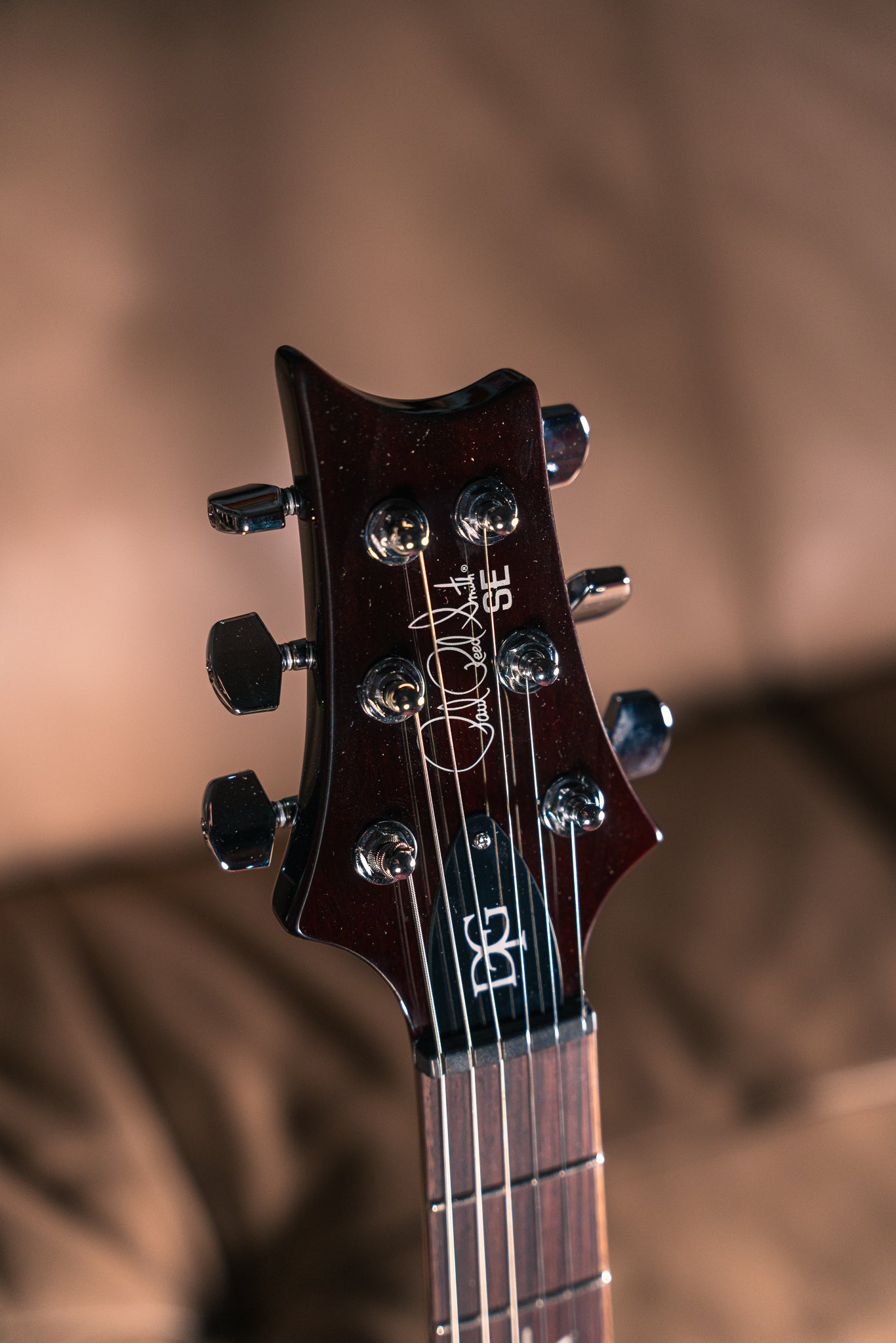 PRS SE DGT in McCarty Tobacco Sunburst
