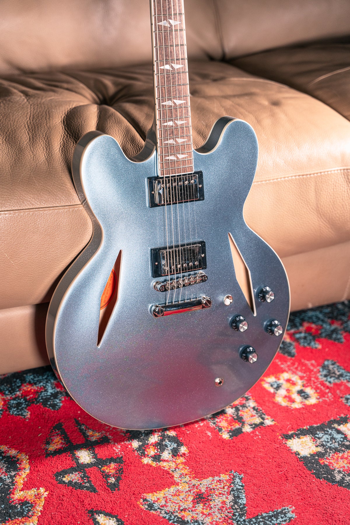 Epiphone Dave Grohl Signature DG-335 in Pelham Blue