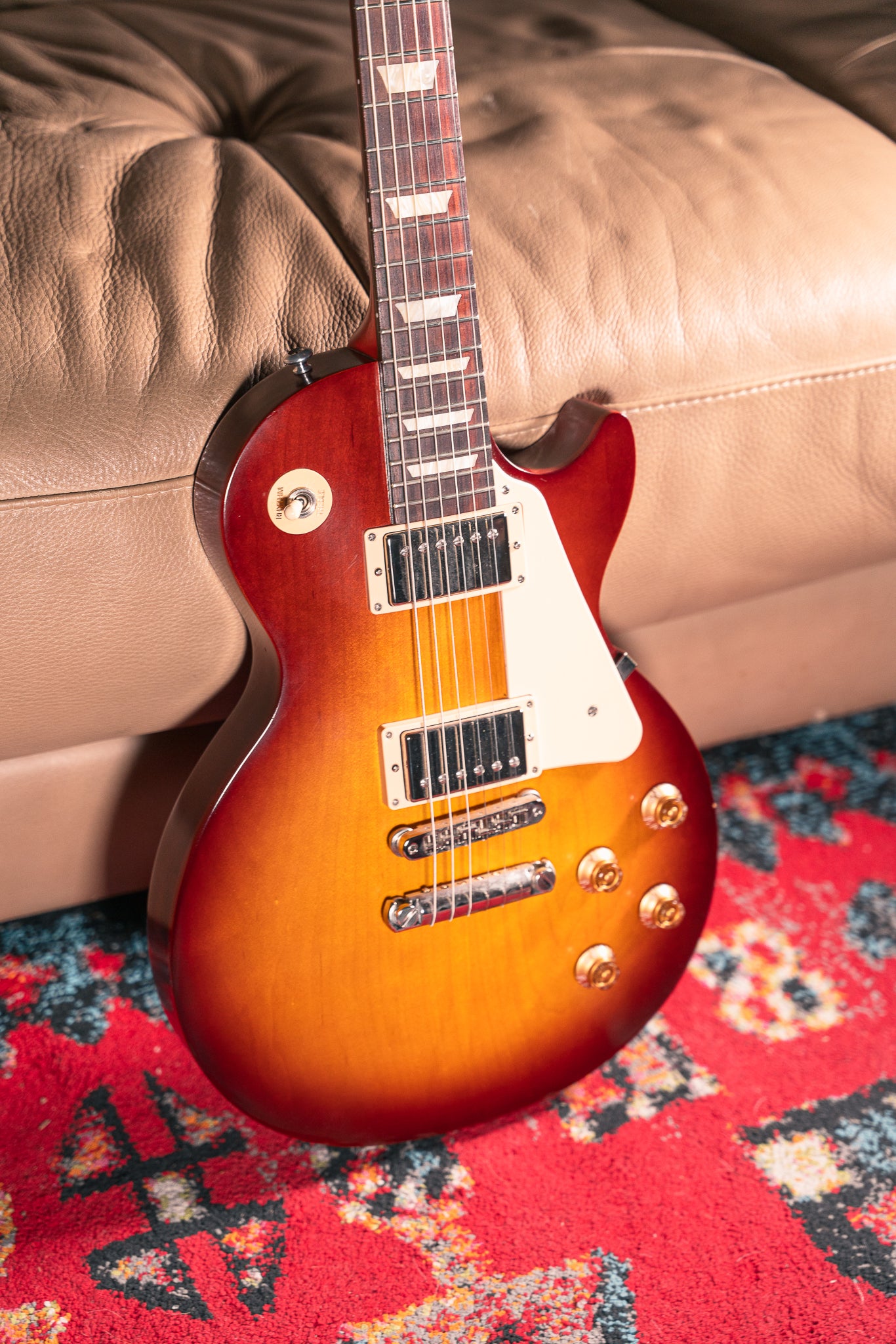 Gibson - 2020 - Les Paul Tribute in Satin Cherry Sunburst
