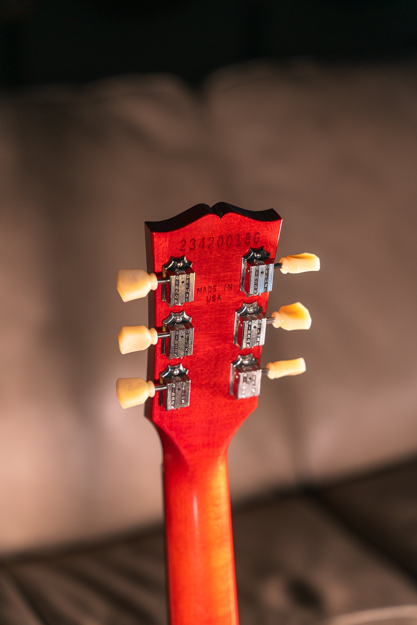 Gibson - 2020 - Les Paul Tribute in Satin Cherry Sunburst