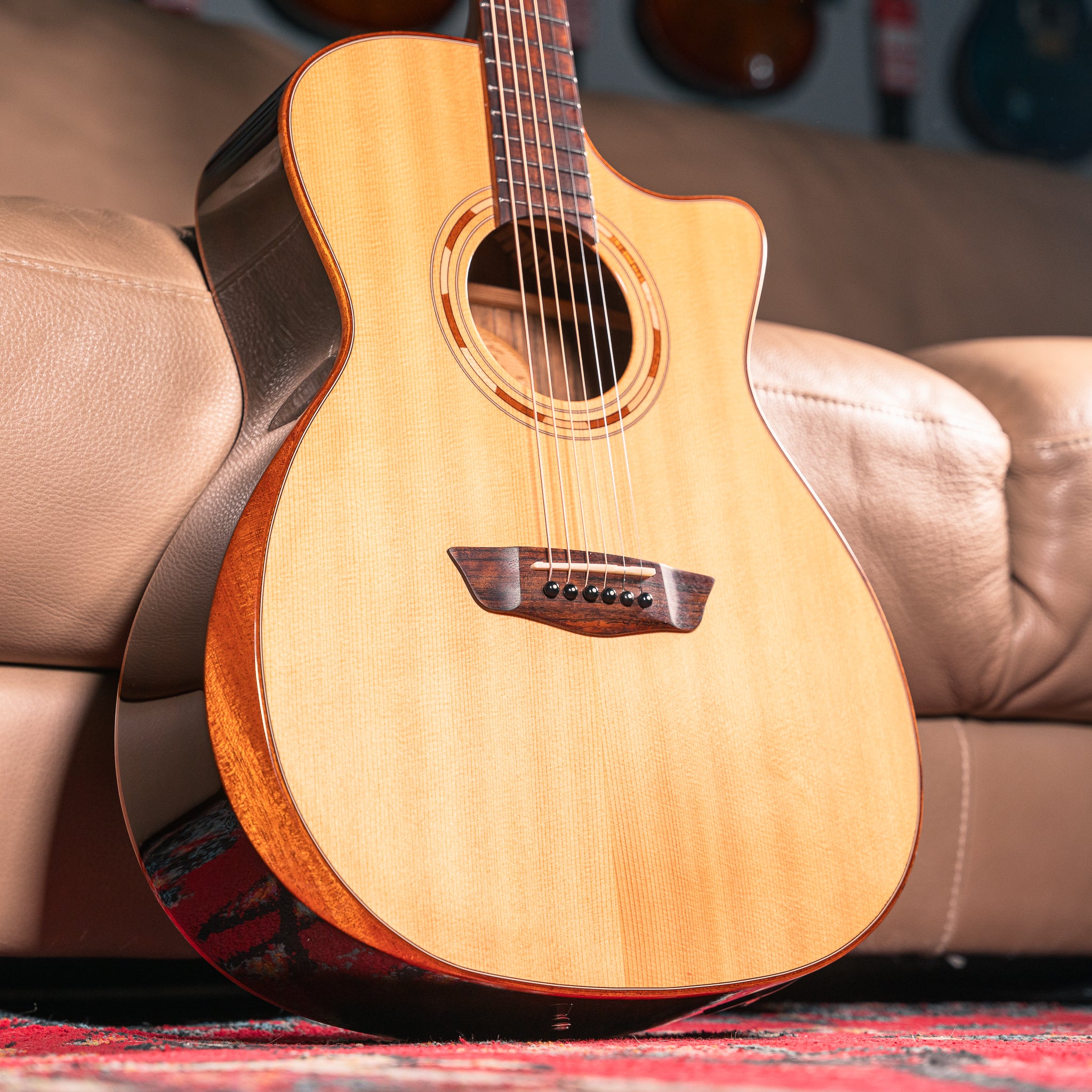 Washburn Comfort Grand Auditorium (WCG70SCEG-O), Pre-Owned