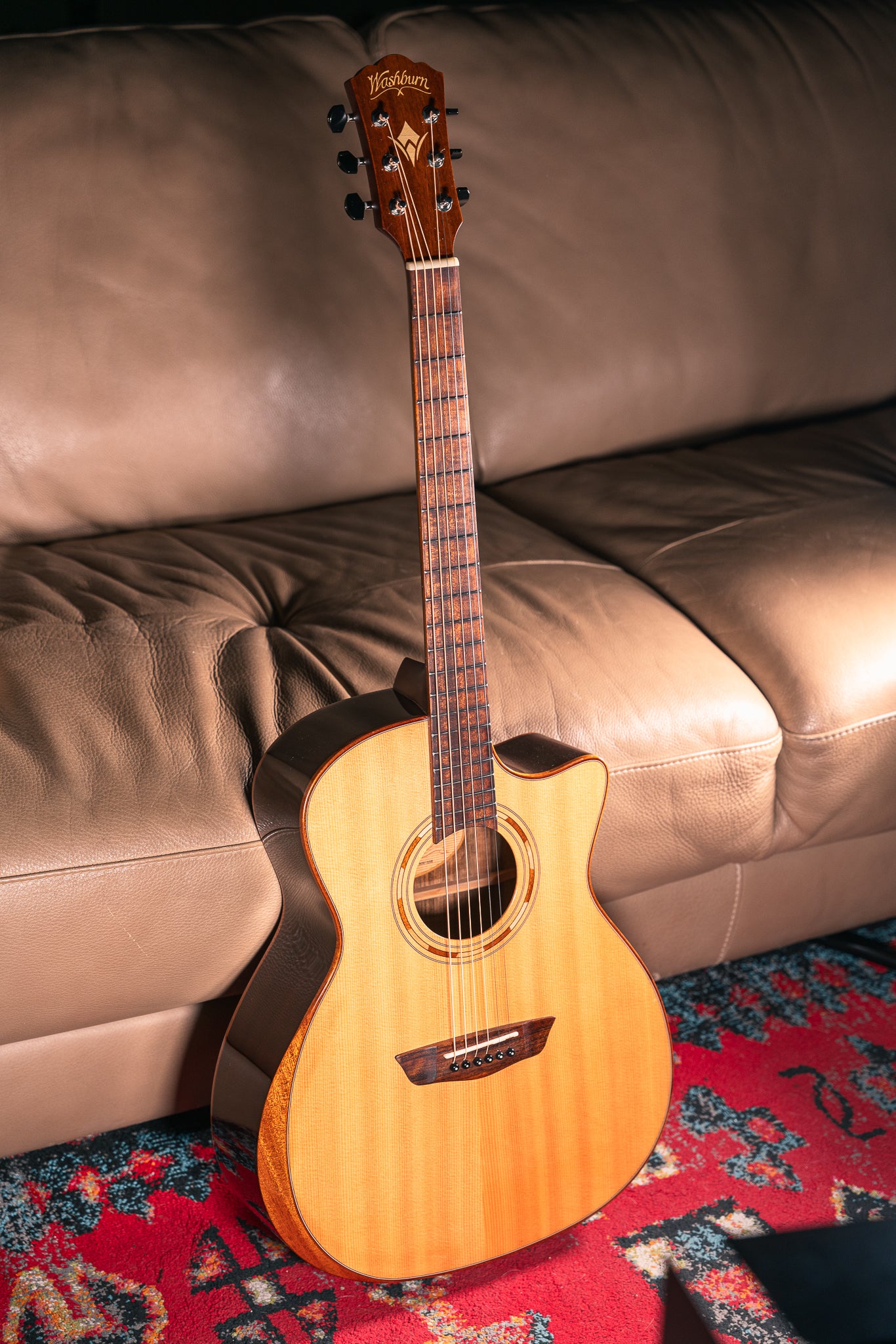 Washburn Comfort Grand Auditorium (WCG70SCEG-O), Pre-Owned