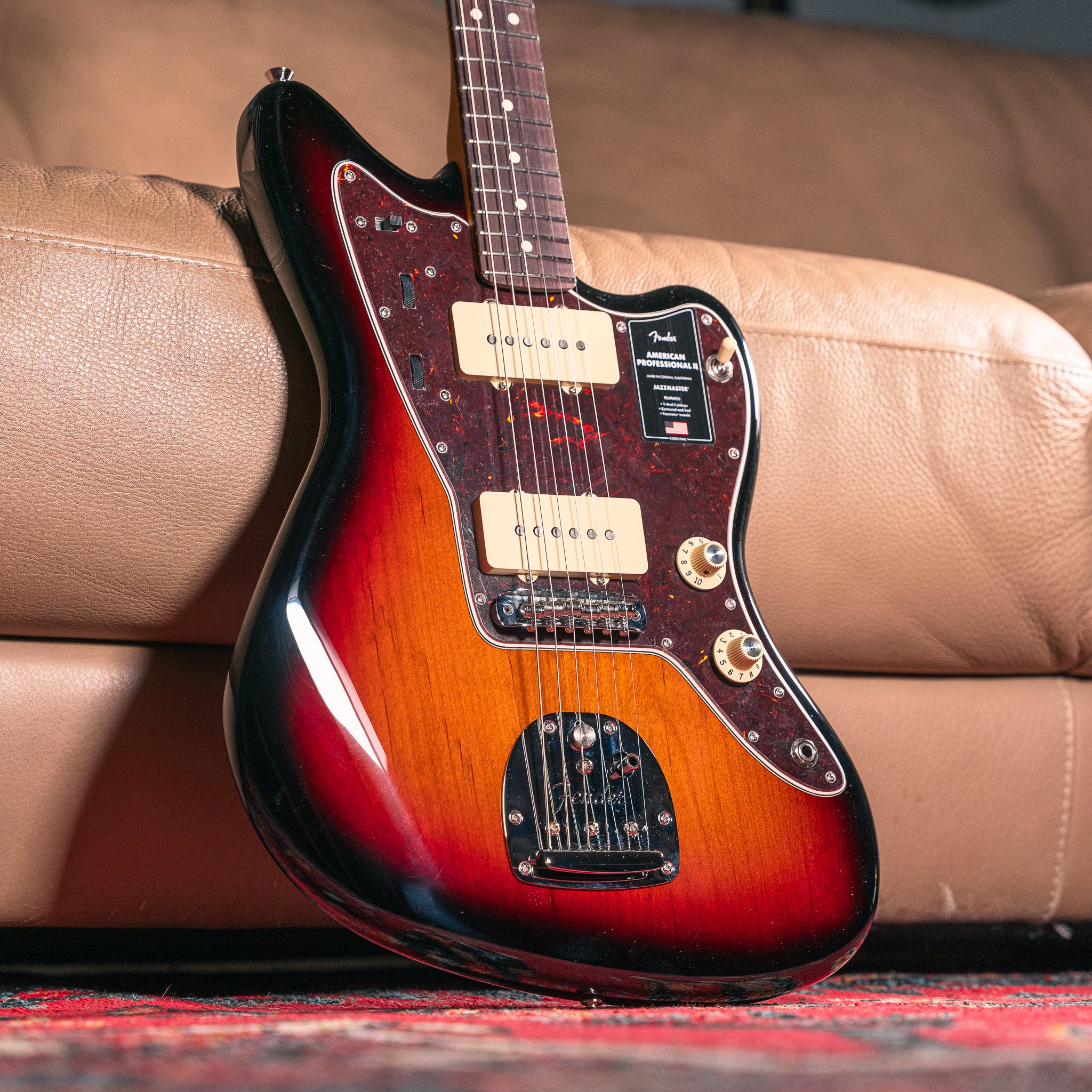 ギター fender MIJ Jazzmaster 3-Color Sunburst Fender American Professional II Jazzmaster in 3-Color Sunburst