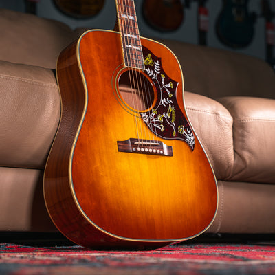 Gibson Hummingbird Original Collection in Heritage Cherry Sunburst