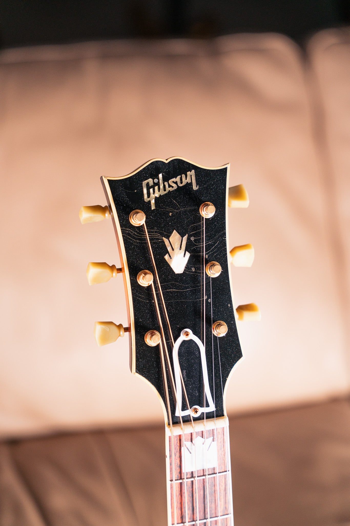 Gibson Custom '57 SJ-200 Reissue Light Aged in Vintage Sunburst