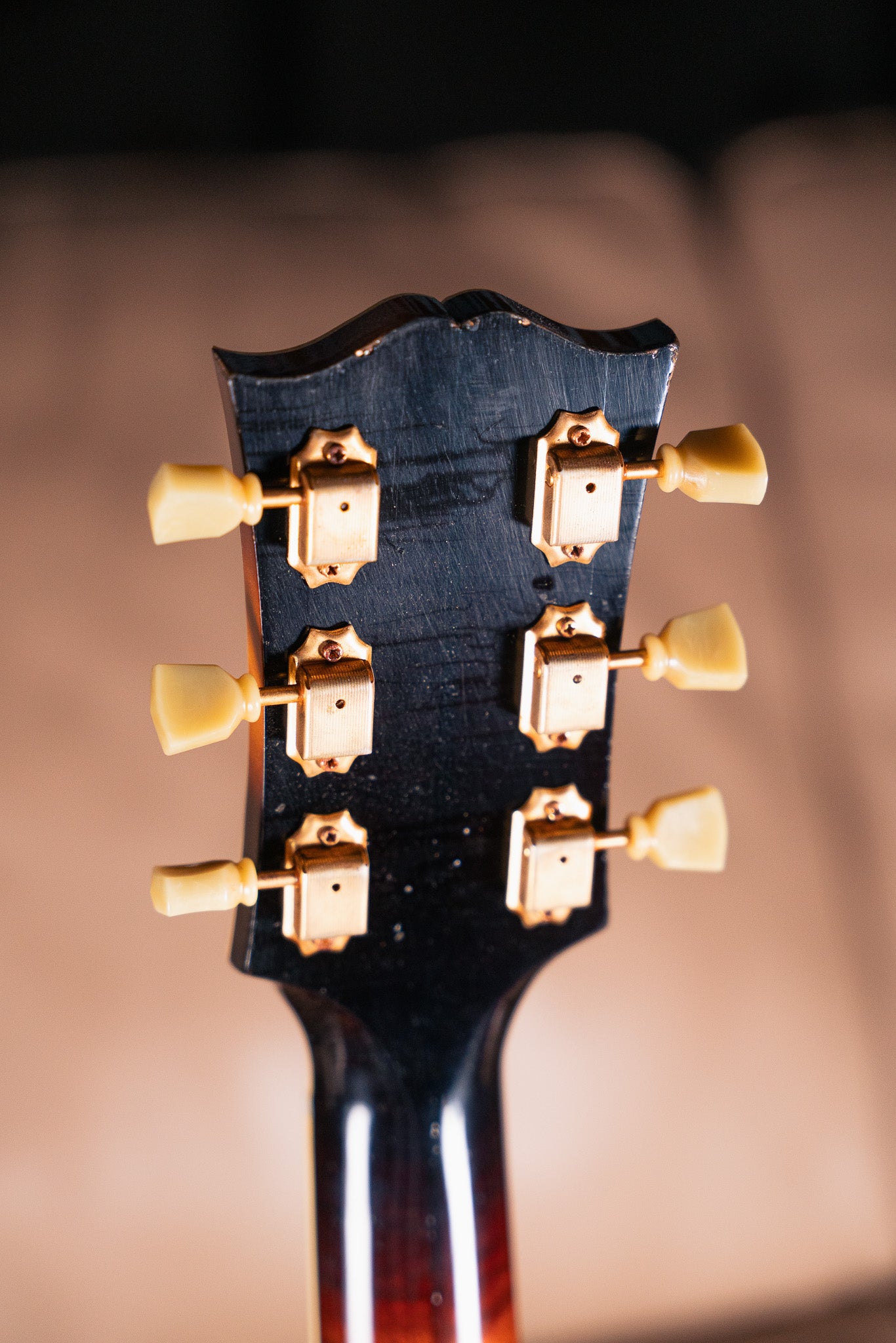 Gibson Custom '57 SJ-200 Reissue Light Aged in Vintage Sunburst