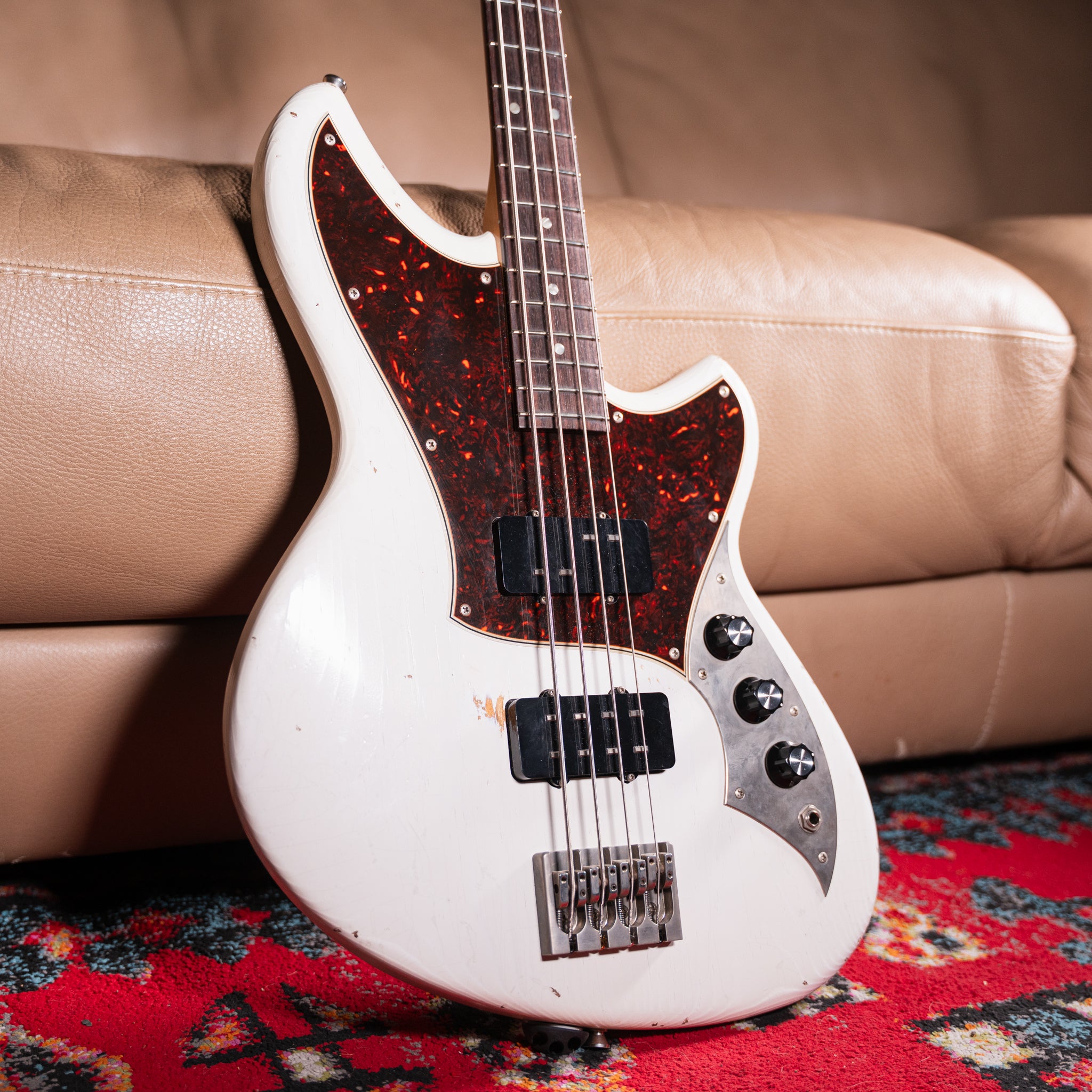 Novo Ivorus in Distressed Olympic White, Pre-Owned