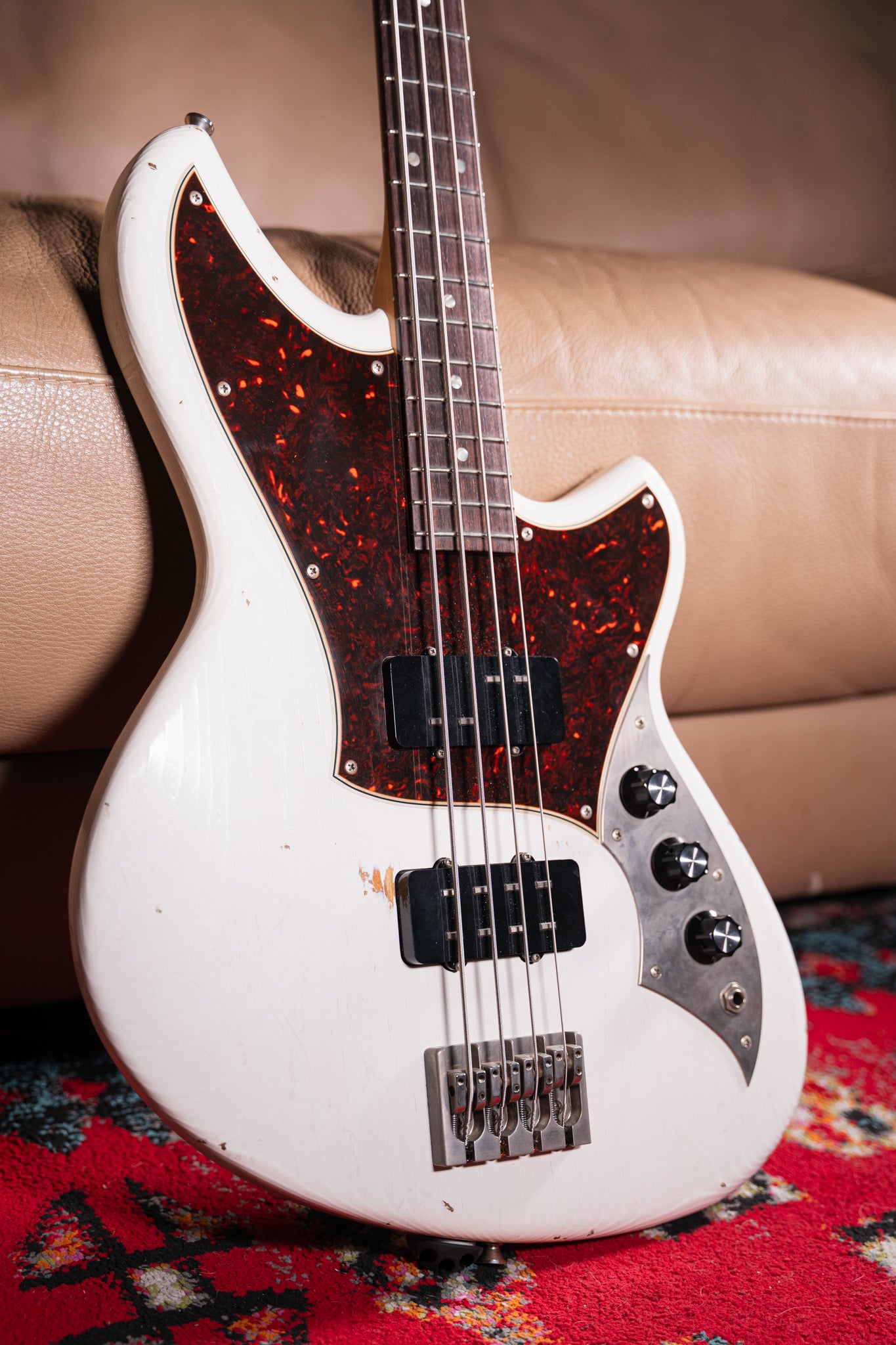 Novo Ivorus in Distressed Olympic White, Pre-Owned