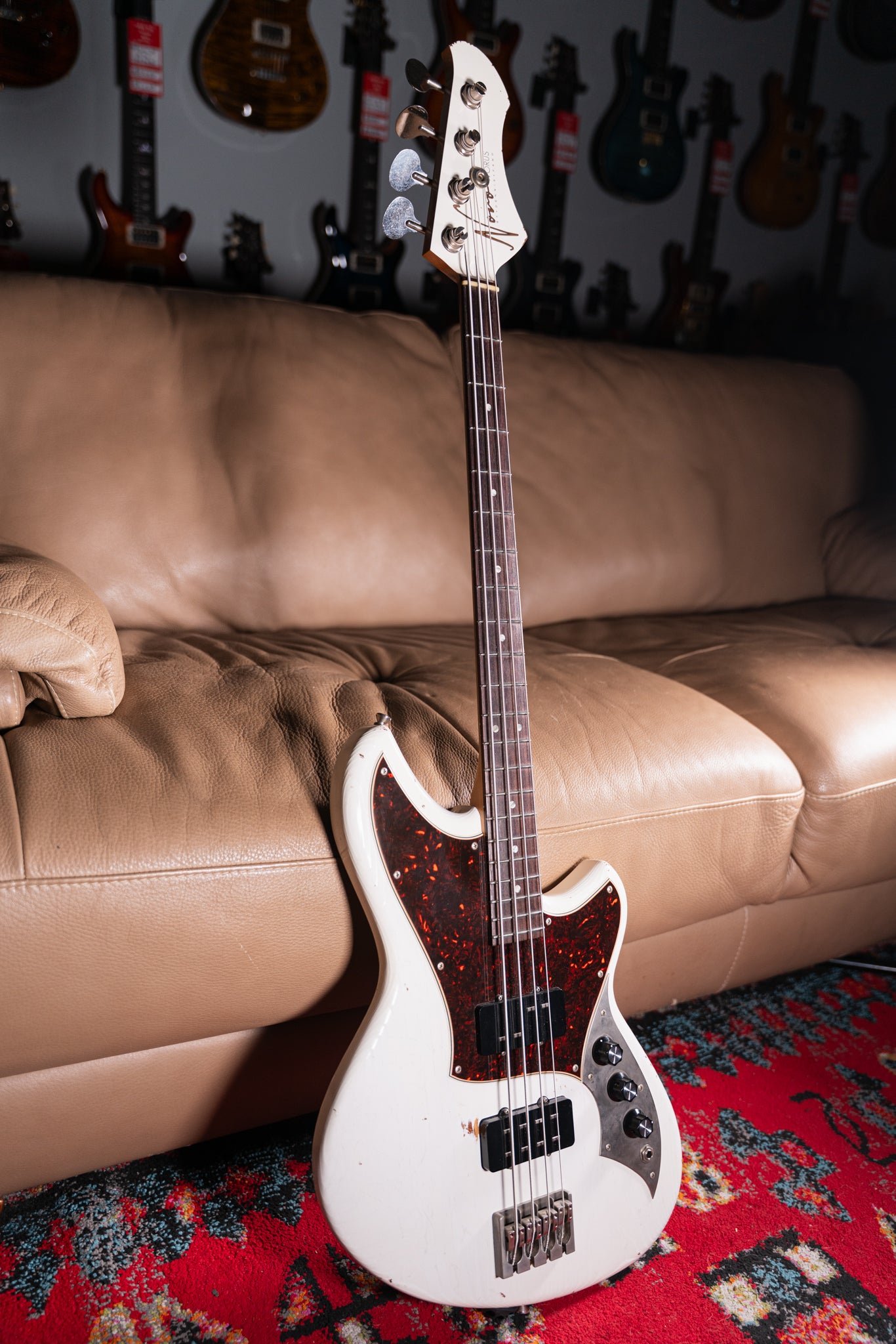 Novo Ivorus in Distressed Olympic White, Pre-Owned