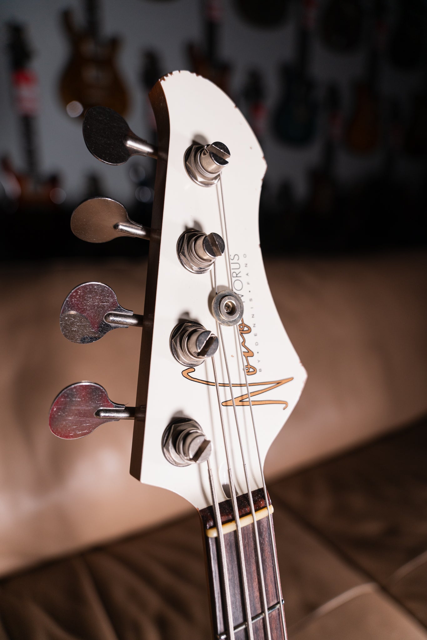 Novo Ivorus in Distressed Olympic White, Pre-Owned