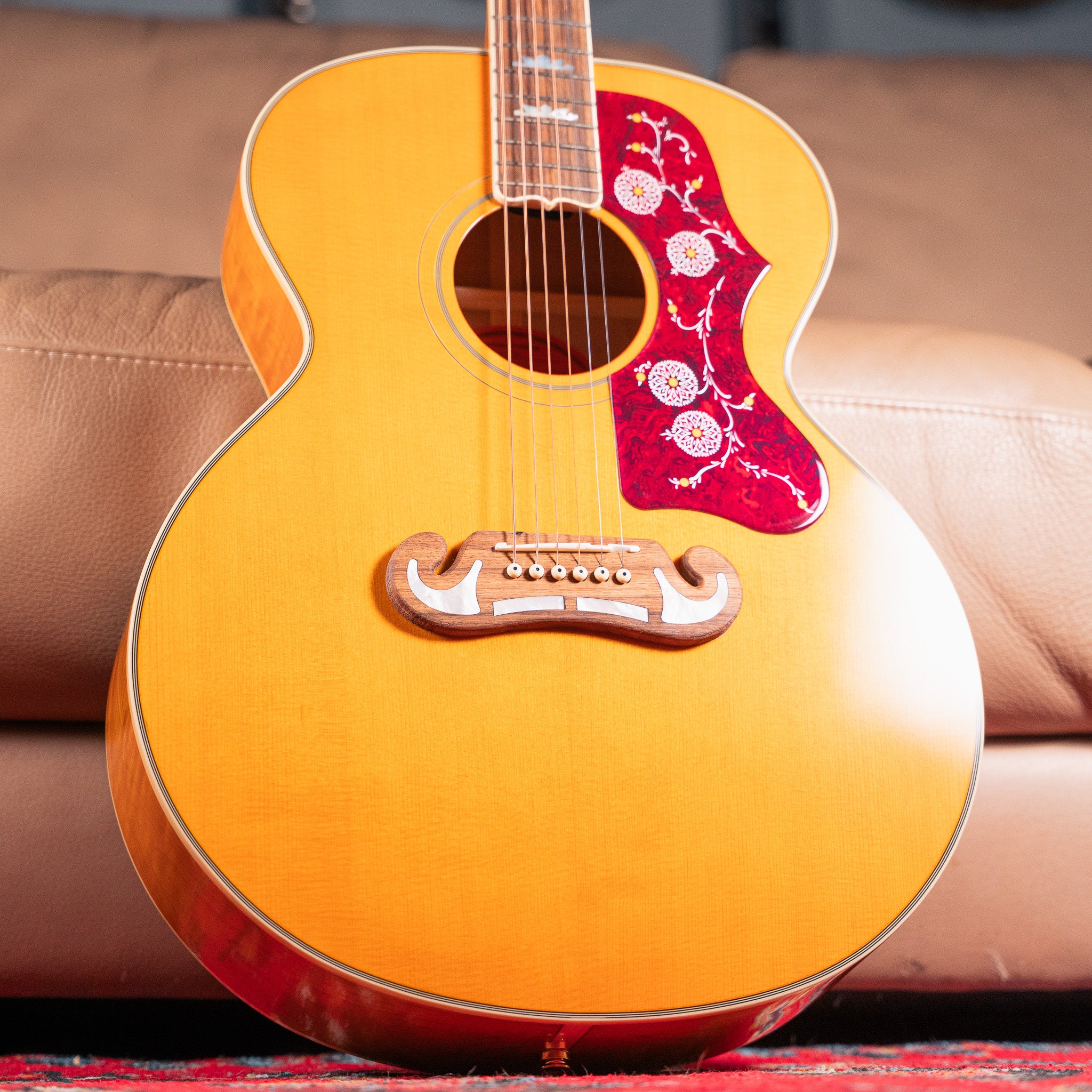 Epiphone J-200 in Aged Antique Natural Gloss