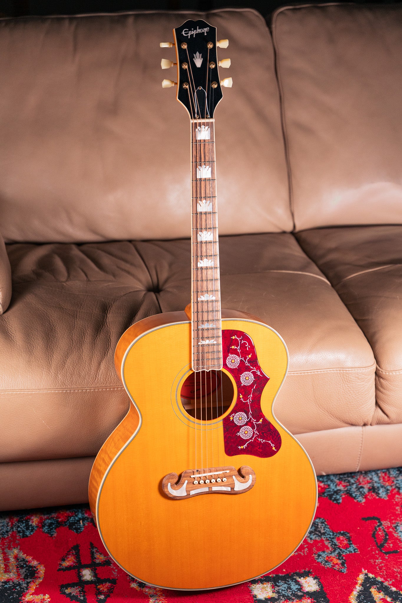 Epiphone J-200 in Aged Antique Natural Gloss