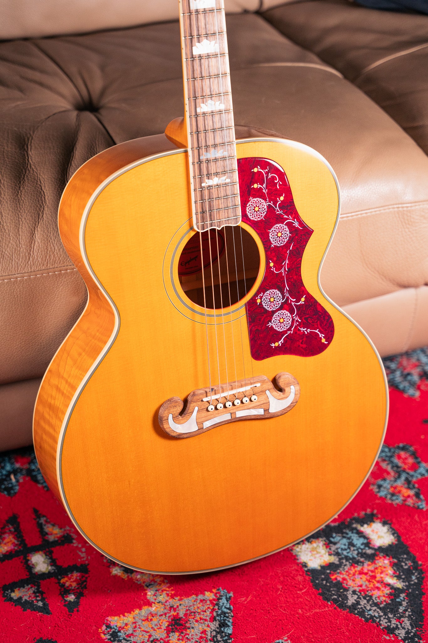 Epiphone J-200 in Aged Antique Natural Gloss
