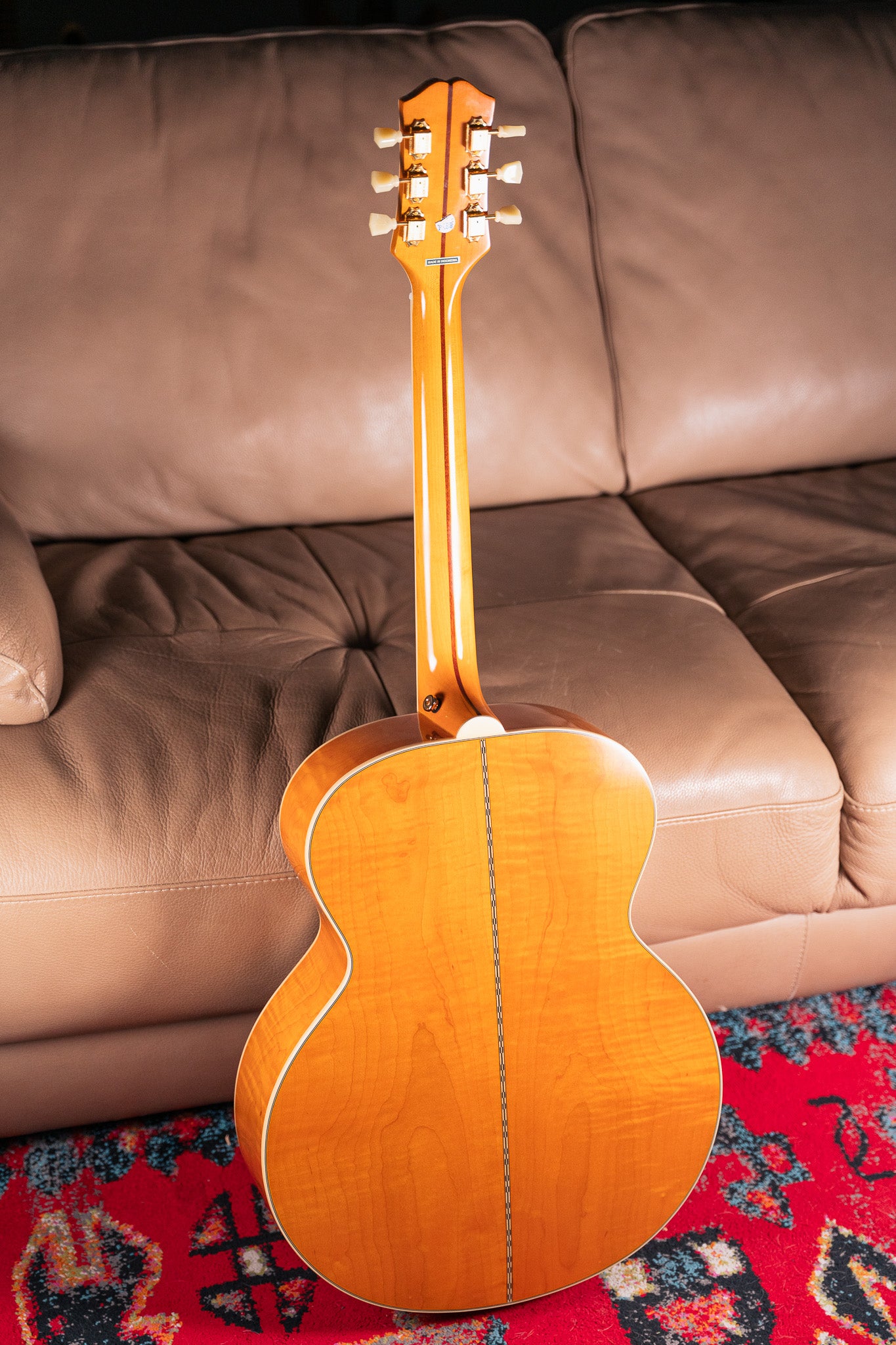 Epiphone J-200 in Aged Antique Natural Gloss