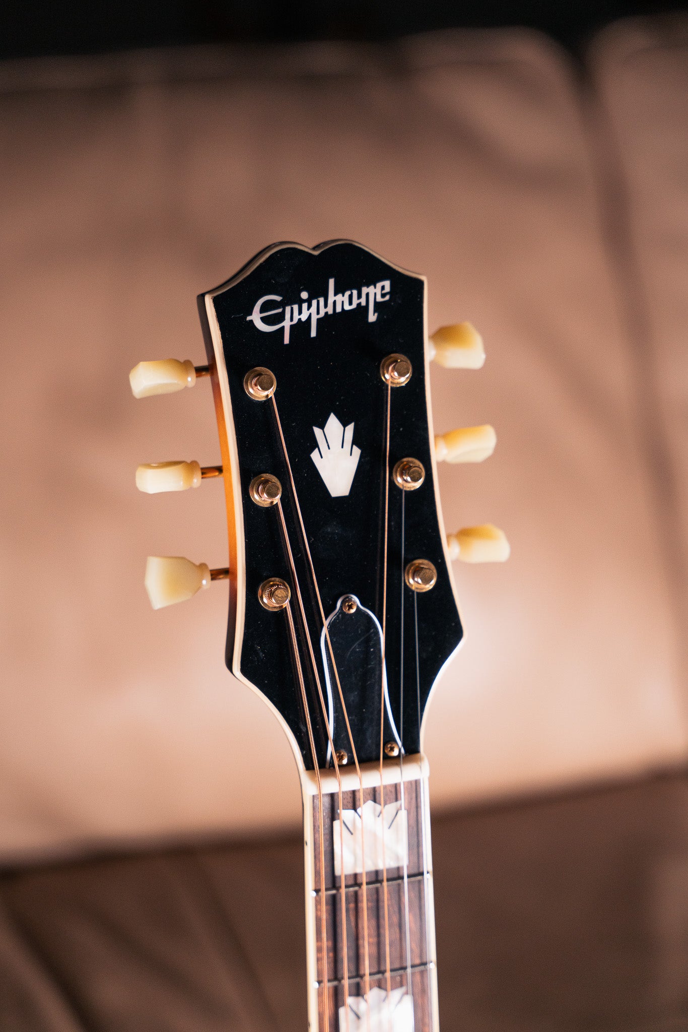 Epiphone J-200 in Aged Vintage Sunburst Gloss