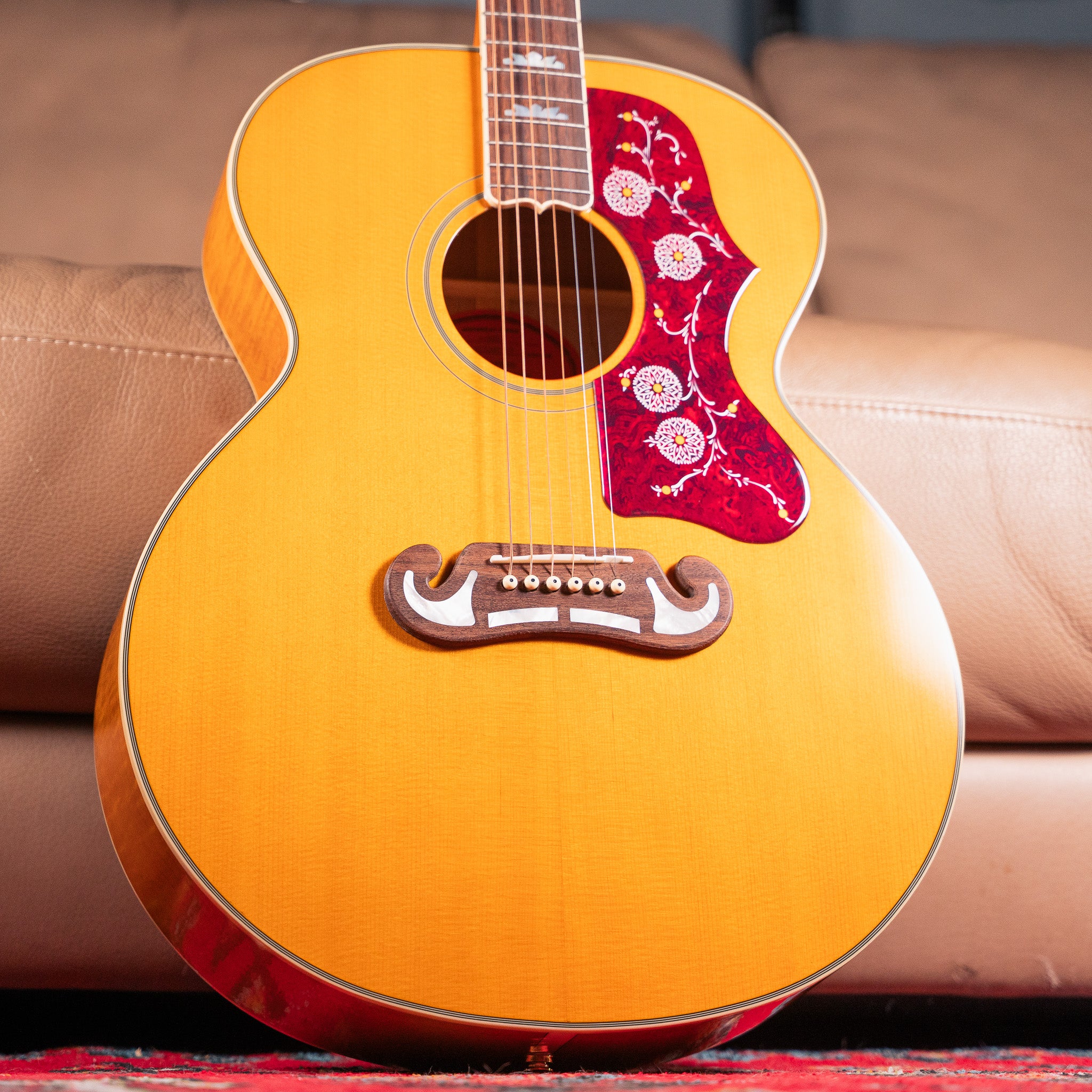 Epiphone J-200 in Aged Antique Natural Gloss