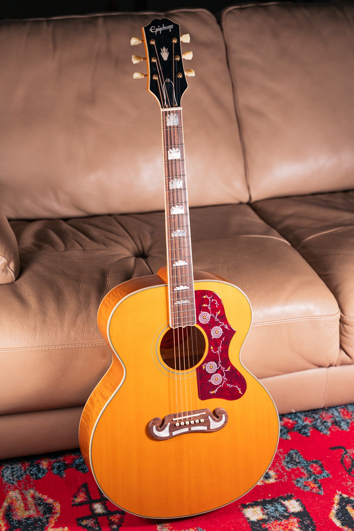 Epiphone J-200 in Aged Antique Natural Gloss