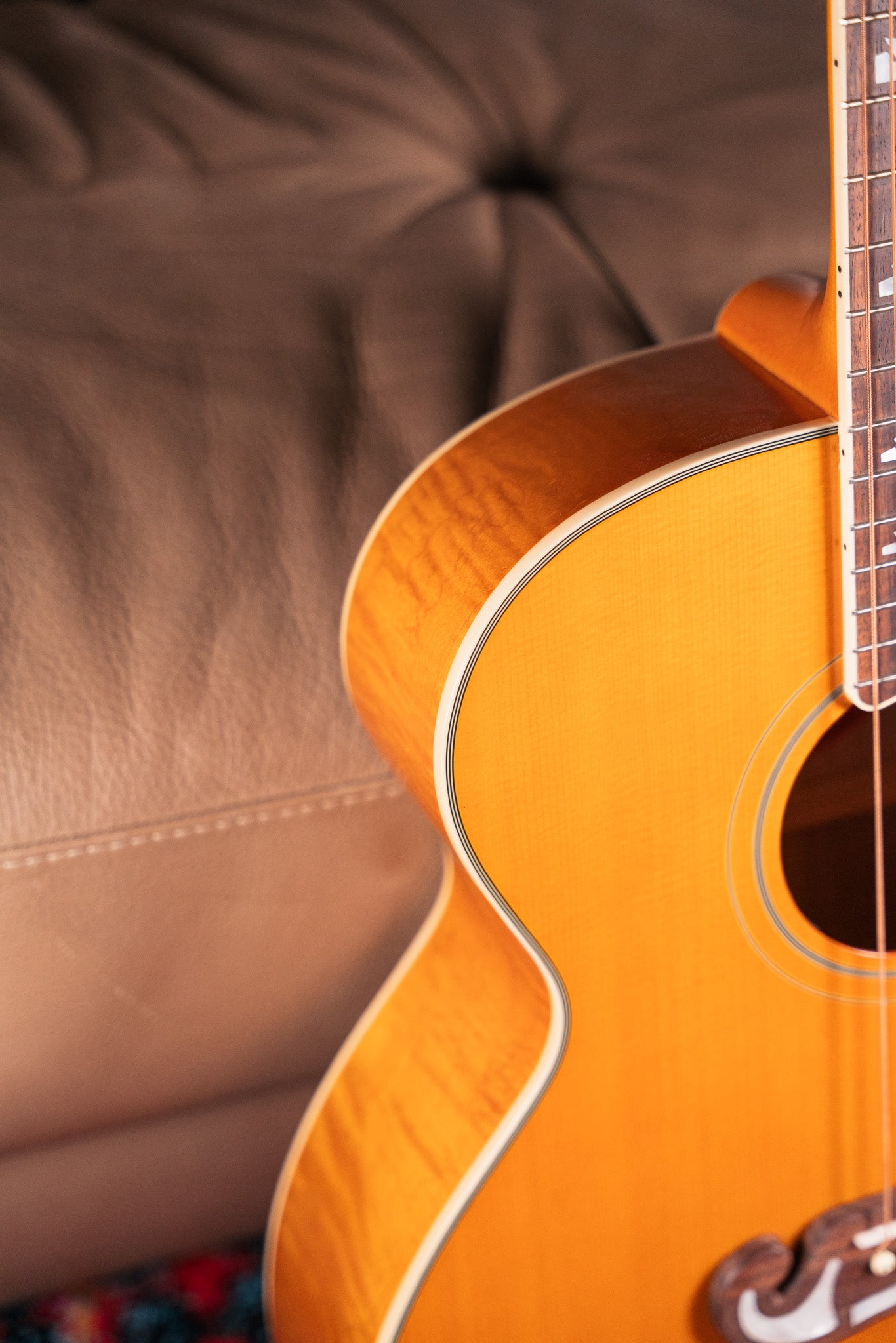 Epiphone J-200 in Aged Antique Natural Gloss