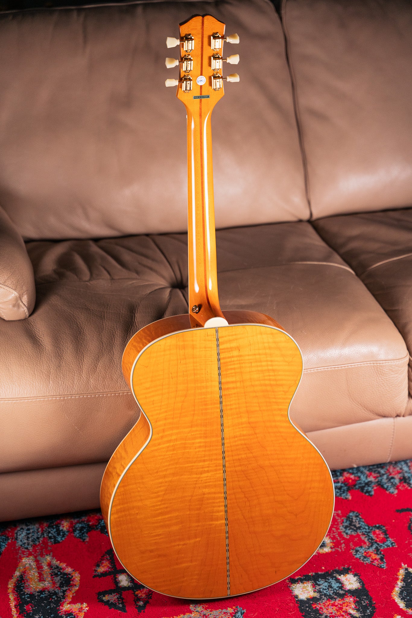 Epiphone J-200 in Aged Antique Natural Gloss