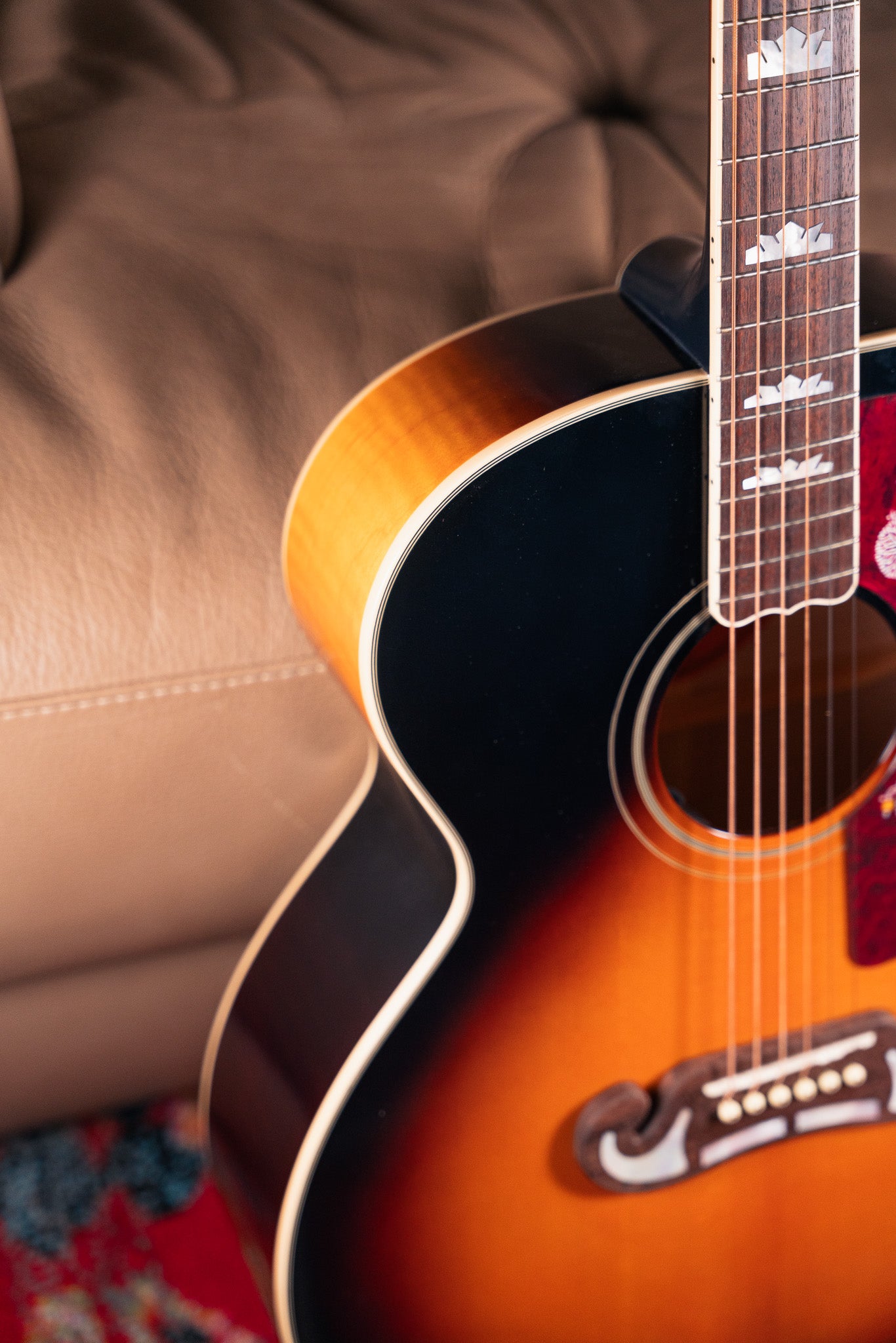 Epiphone J-200 in Aged Vintage Sunburst Gloss