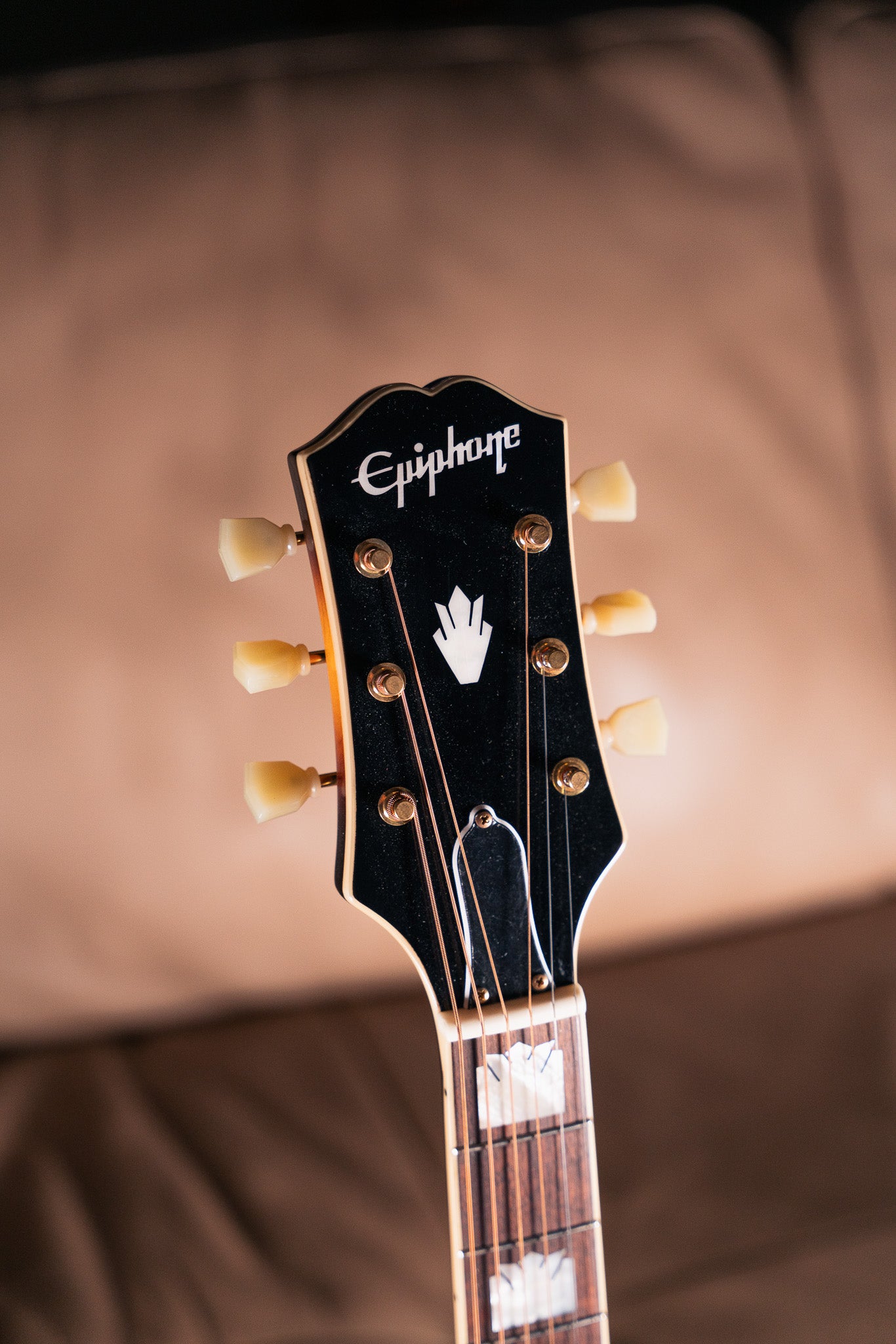 Epiphone J-200 in Aged Vintage Sunburst Gloss