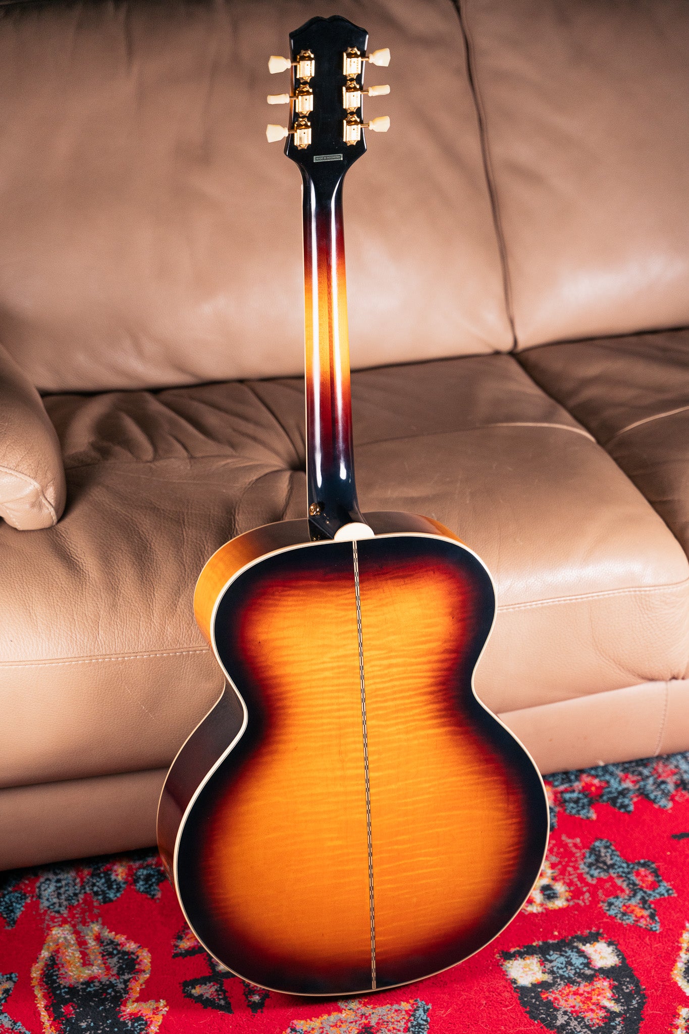 Epiphone J-200 in Aged Vintage Sunburst Gloss