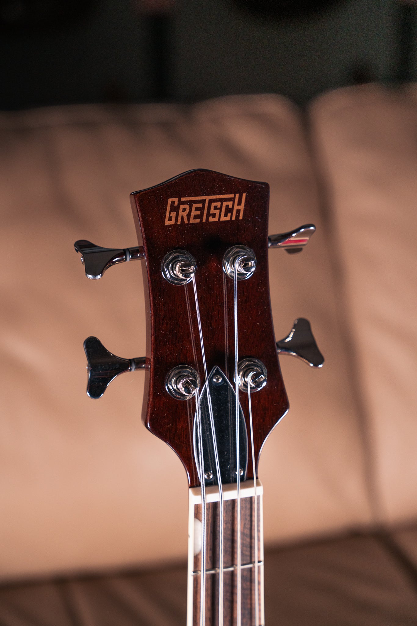 Gretsch Streamliner Jet Club Bass in Shell Pink