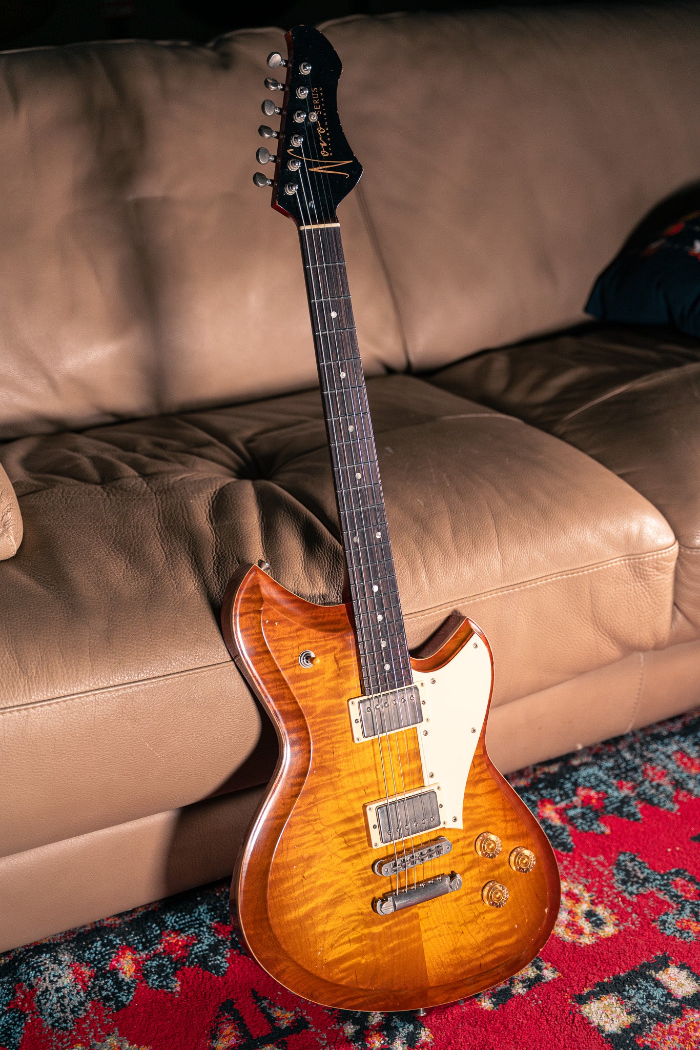 Novo Chambered Serus H2 Dealer Limited Faded Tea Burst/Faded Cherry Back & Sides