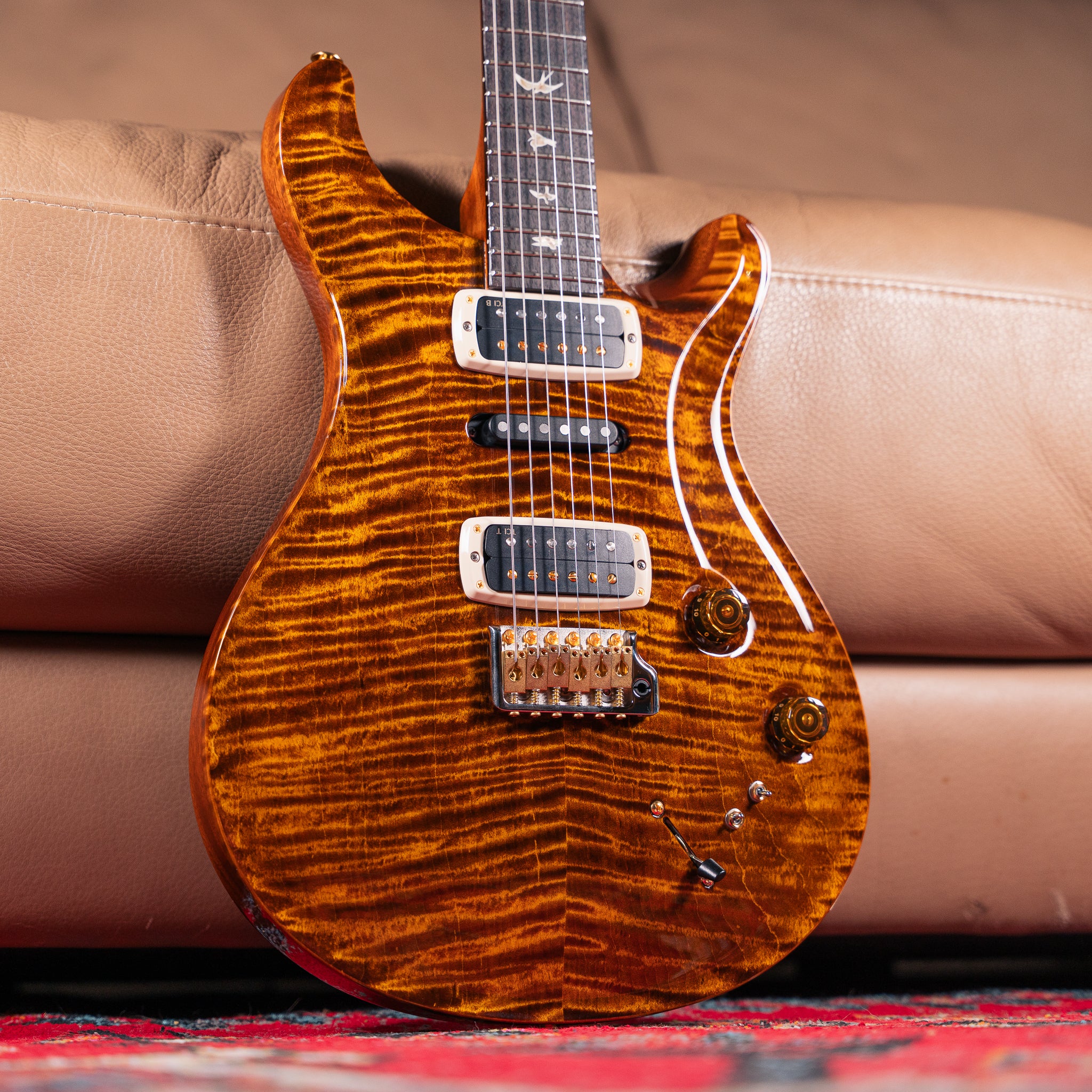 PRS Modern Eagle V 10-Top in Black Gold