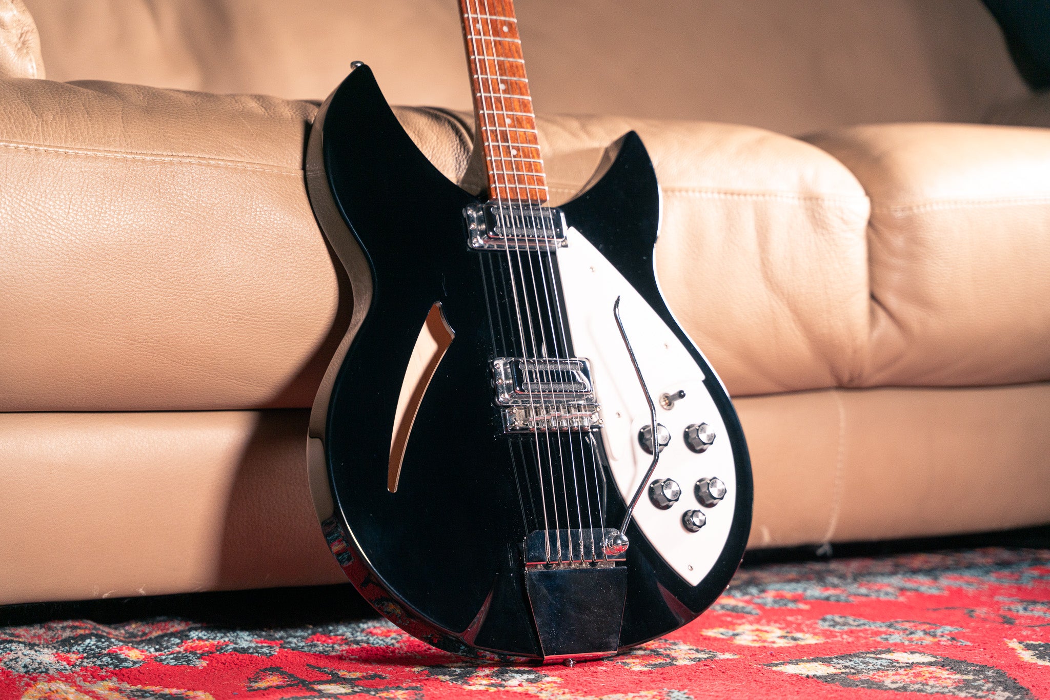 Rickenbacker 330 Thinline Jet Glow Black Pre-Owned