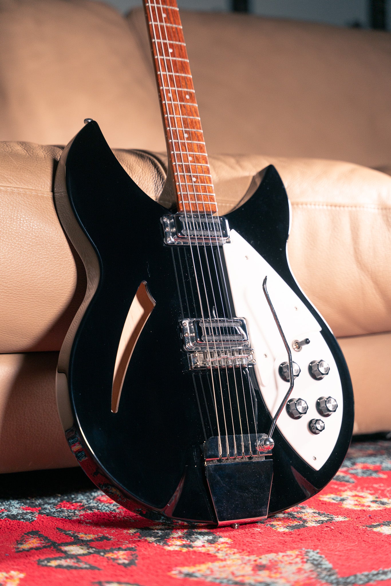 Rickenbacker 330 Thinline Jet Glow Black Pre-Owned