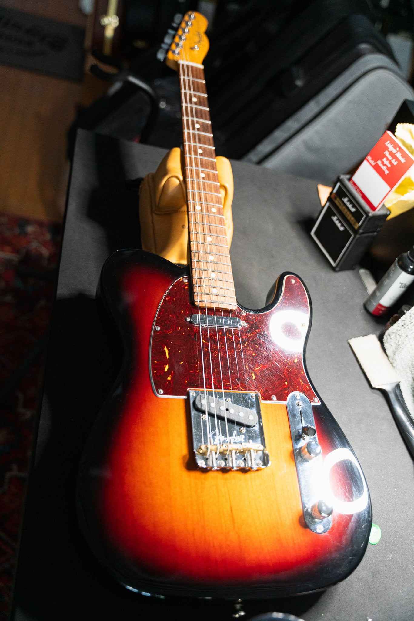 Fender American Professional II Telecaster®, Rosewood Fingerboard, 3-Color Sunburst Pre-Owned