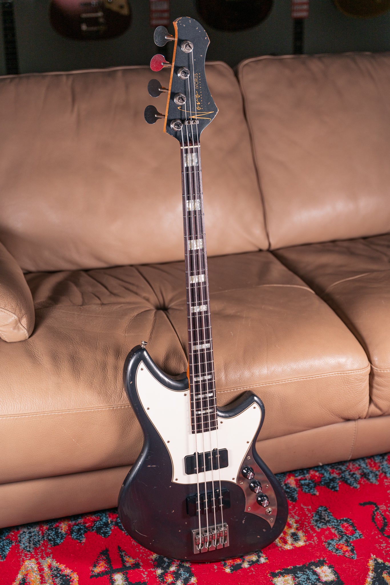 Novo Ivorus Bass in Charcoal Frost