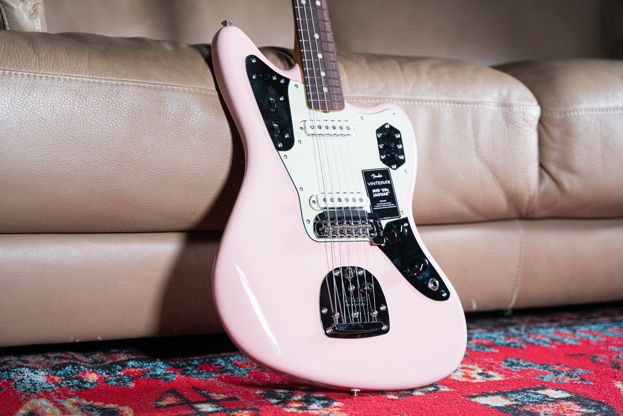 Fender Vintera III Mid '60s Jaguar Rosewood Fingerboard Shell Pink