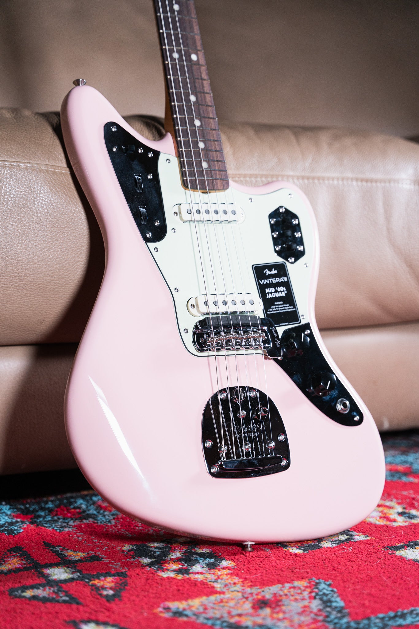 Fender Vintera III Mid '60s Jaguar Rosewood Fingerboard Shell Pink