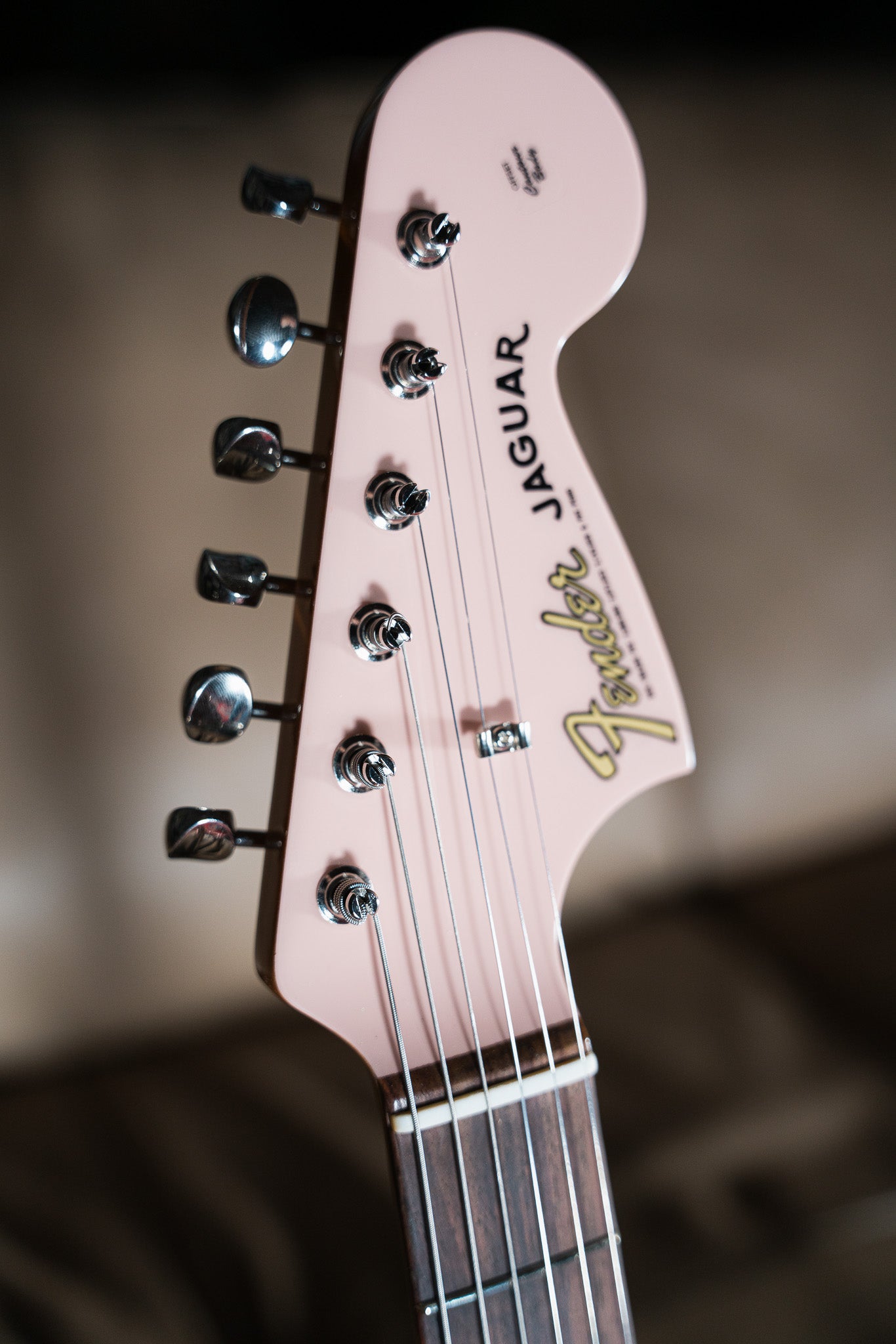 Fender Vintera III Mid '60s Jaguar Rosewood Fingerboard Shell Pink