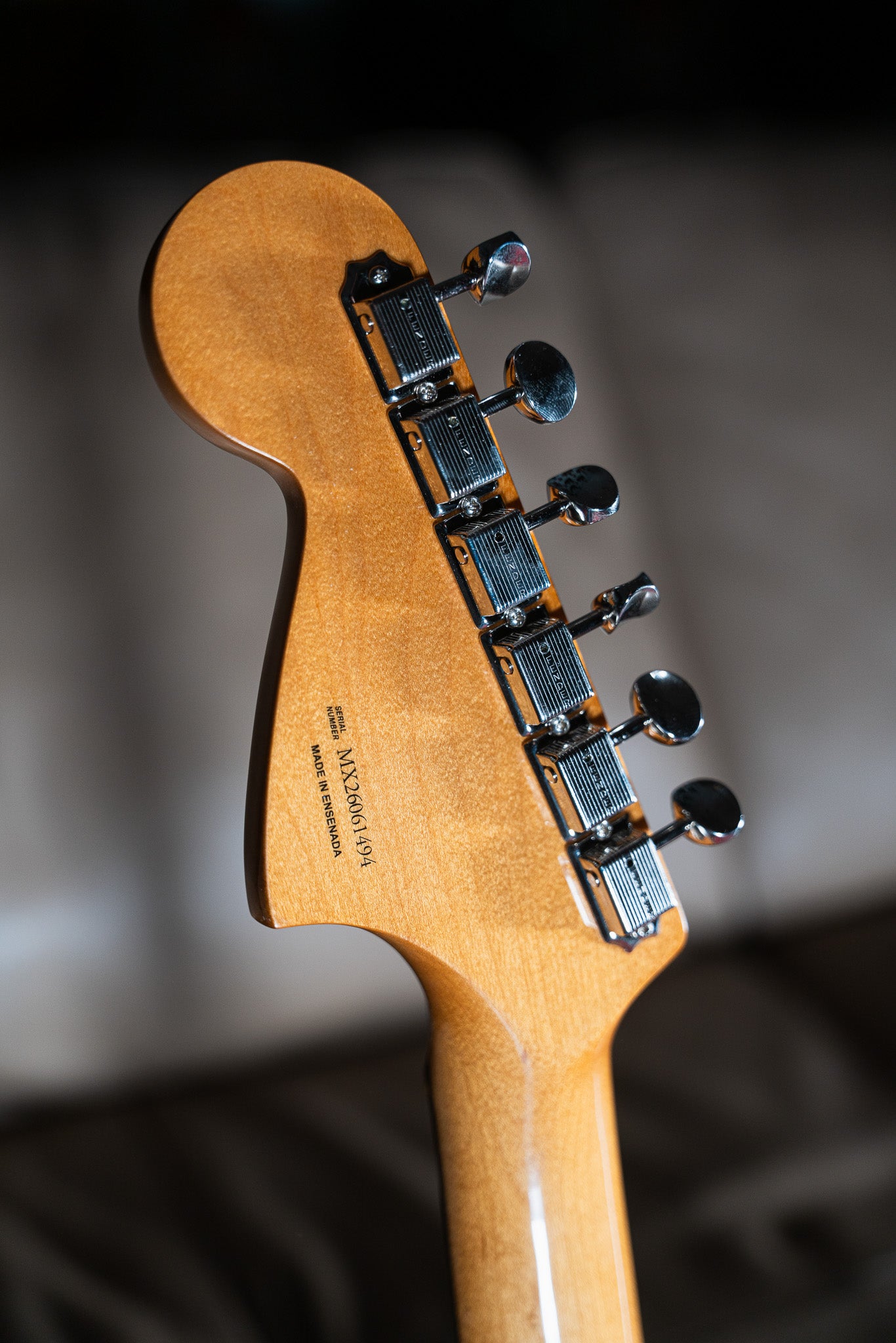 Fender Vintera III Mid '60s Jaguar Rosewood Fingerboard Shell Pink
