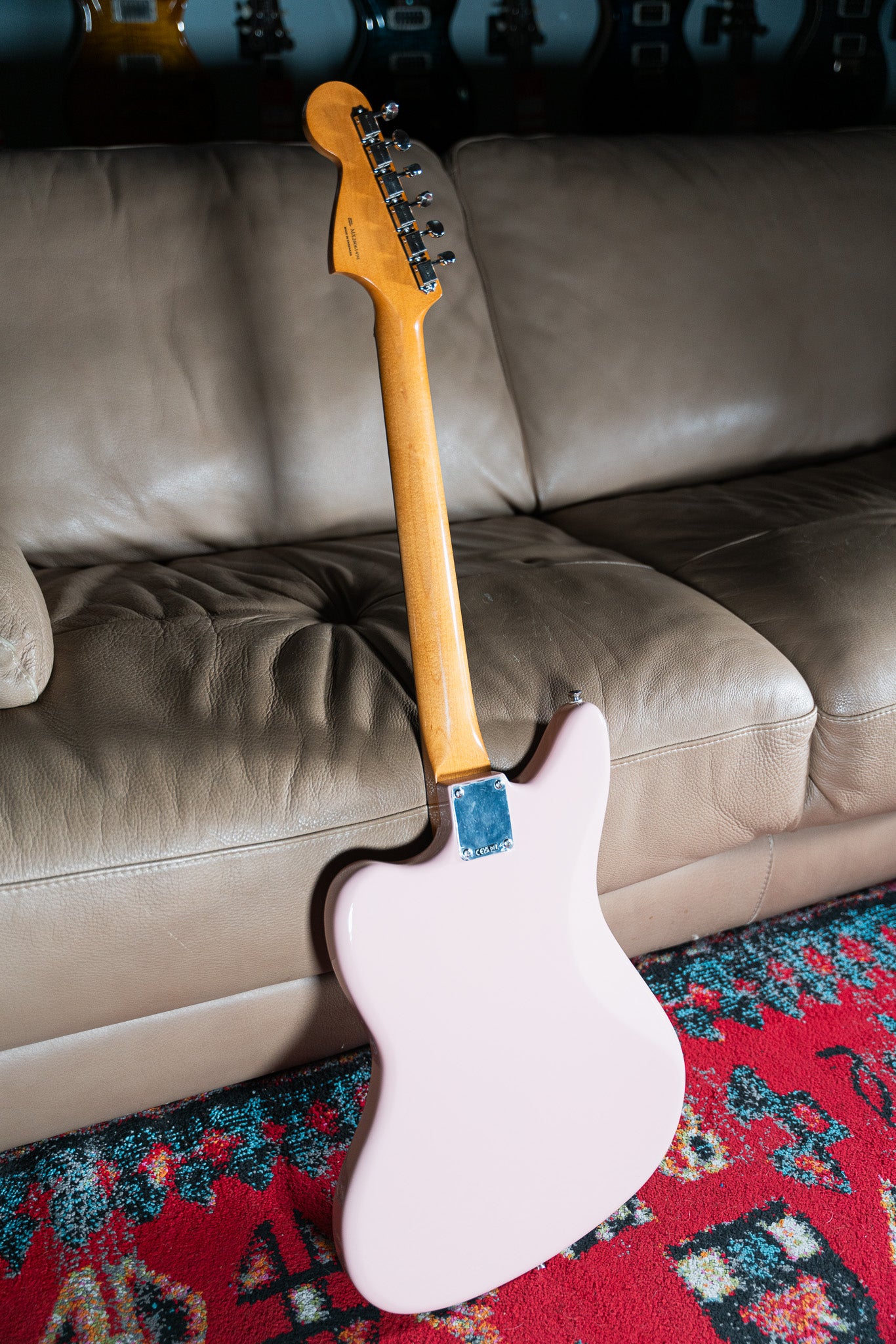 Fender Vintera III Mid '60s Jaguar Rosewood Fingerboard Shell Pink