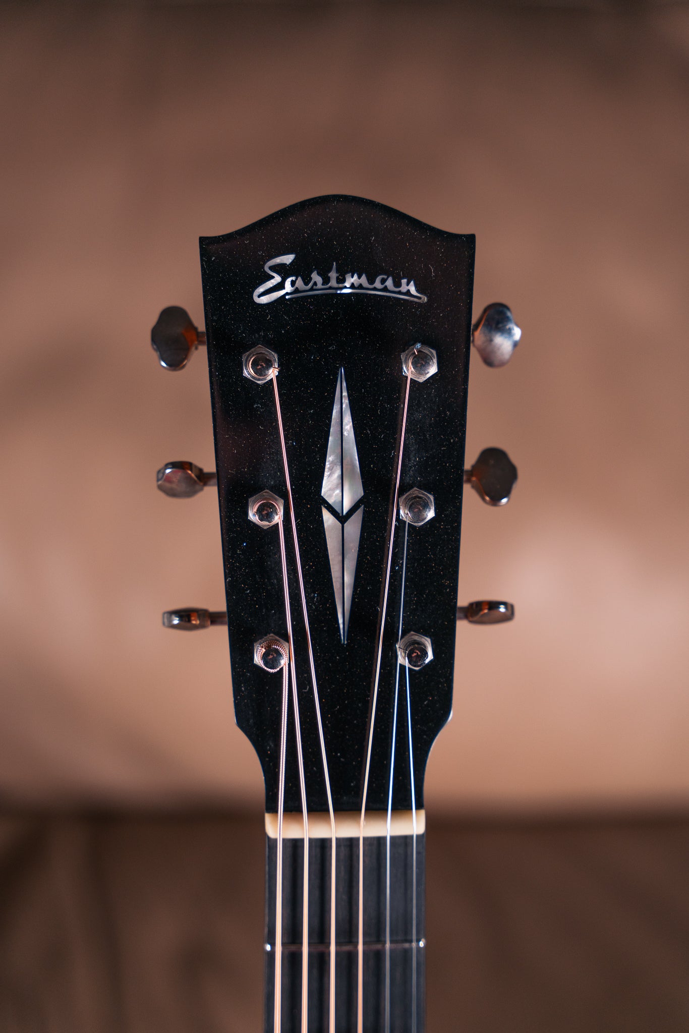Eastman E22SS/v in Antique Sunburst