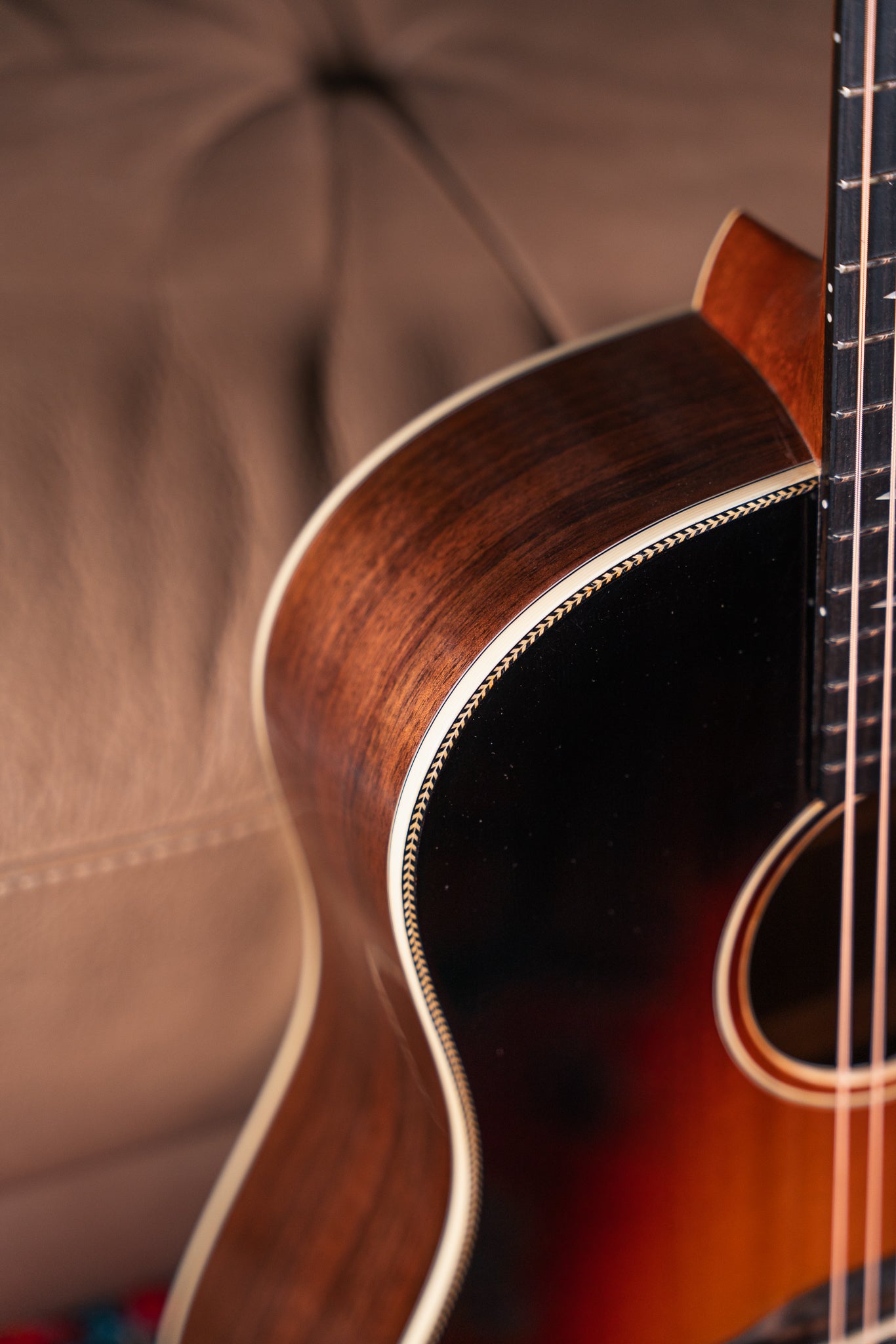 Eastman E22SS/v in Antique Sunburst