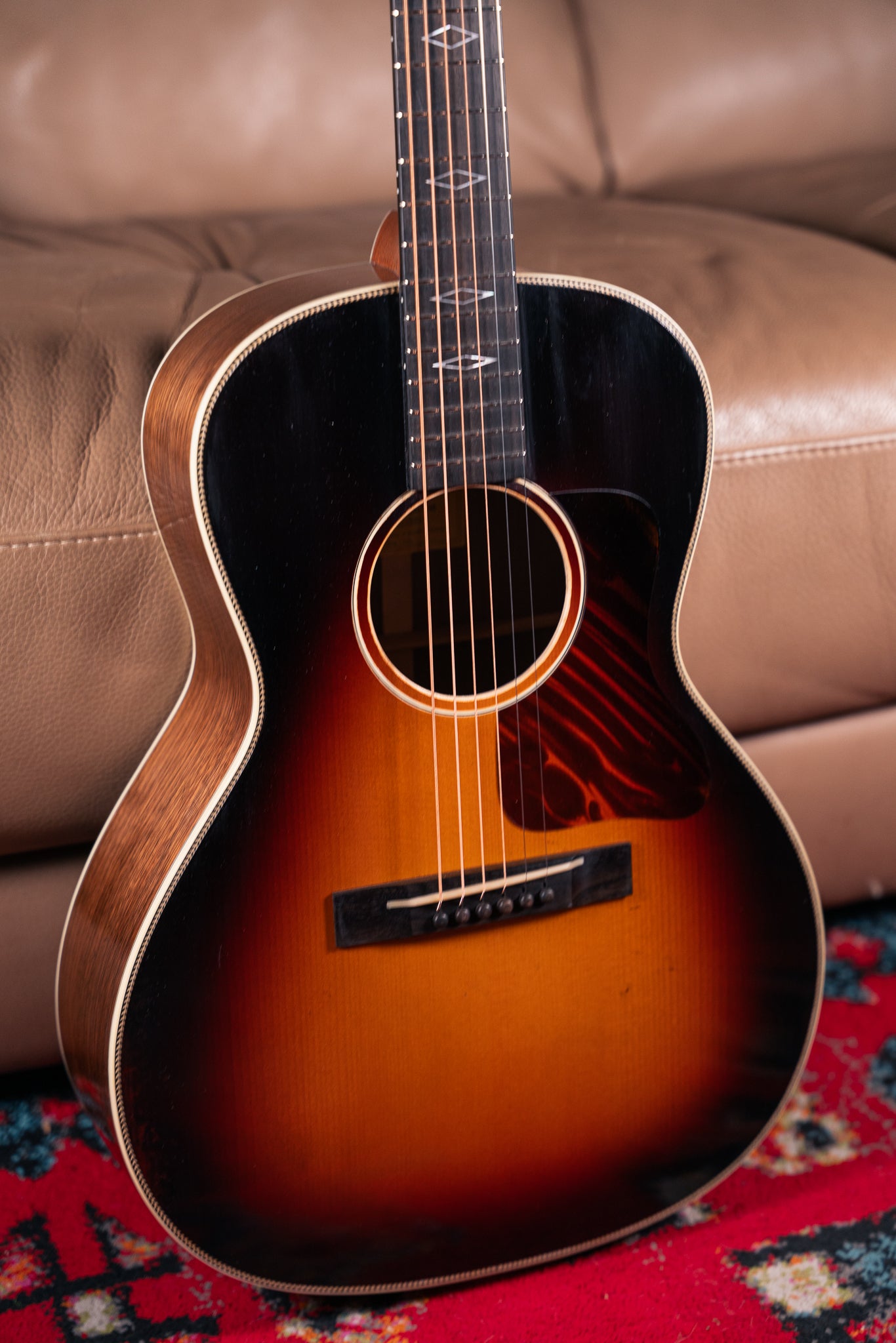 Eastman E22OOSS/v in Antique Sunburst